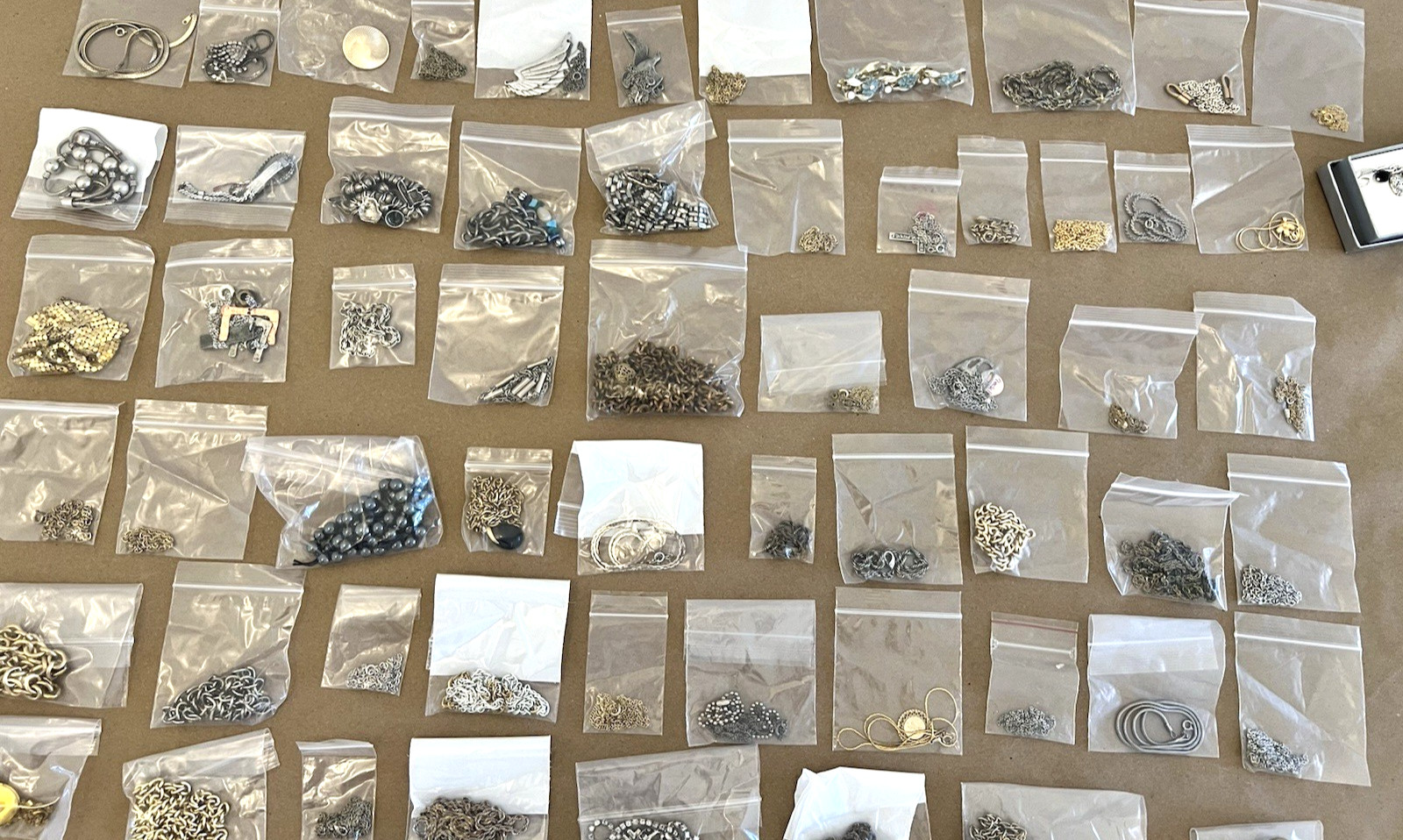 30lb LOT Vintage Jewelry Necklace Brooch Pendant Earrings Bracelet Costume Watch