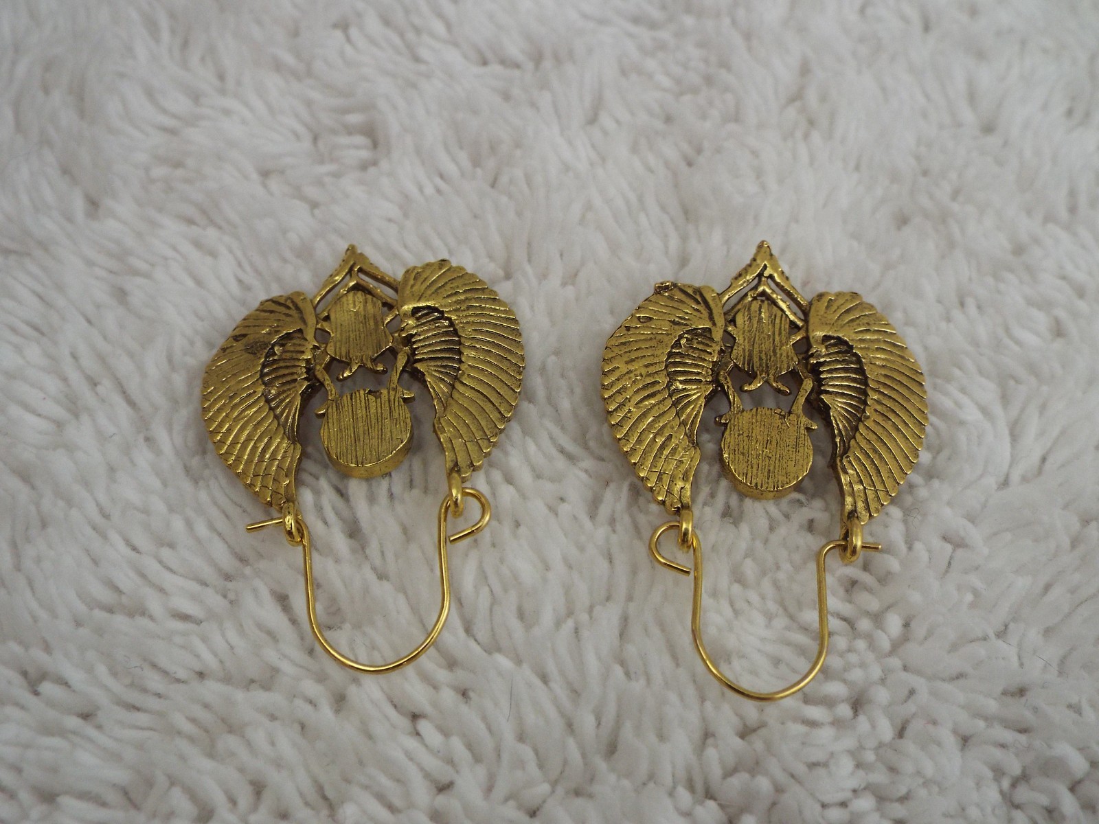 Goldtone Egyptian Winged Scarab Beetle Pierced Earrings (A72)