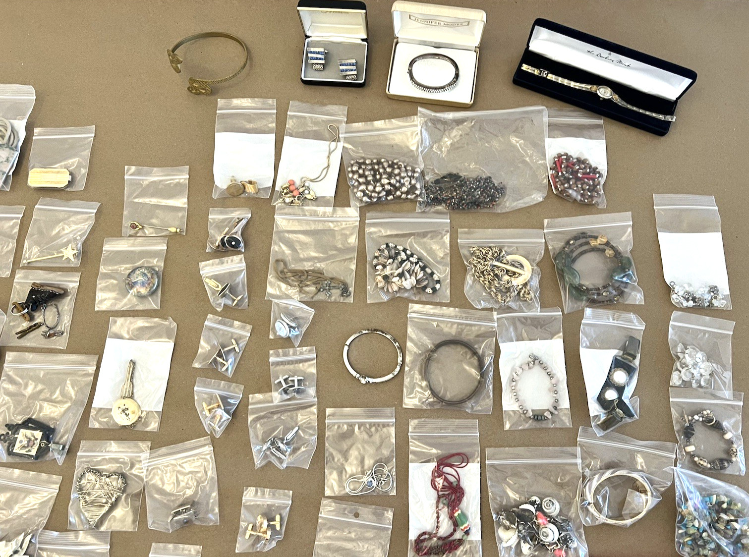 30lb LOT Vintage Jewelry Necklace Brooch Pendant Earrings Bracelet Costume Watch