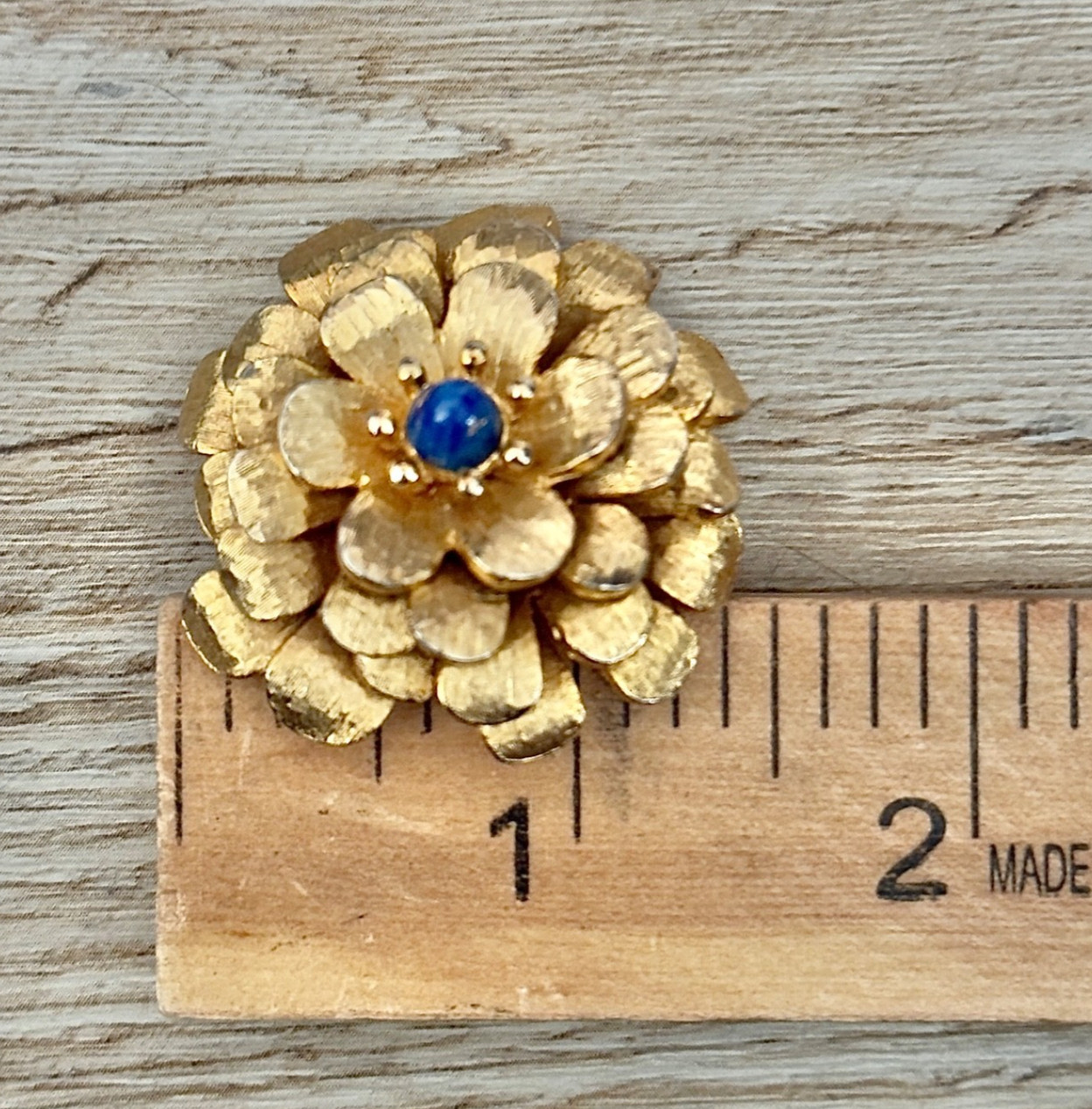 Vintage Hattie Carnegie Signed Gold Tone 3D Flower Brooch Pin Possibly Lapis Cab