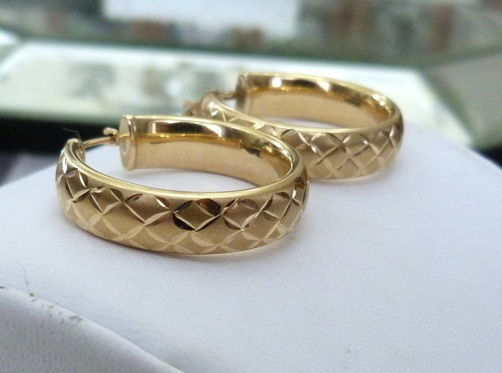 14K DIAMOND CUT SATIN & HIGHLY POLISHED CURVED 6MM WIDE HOOP LATCH EARRINGS