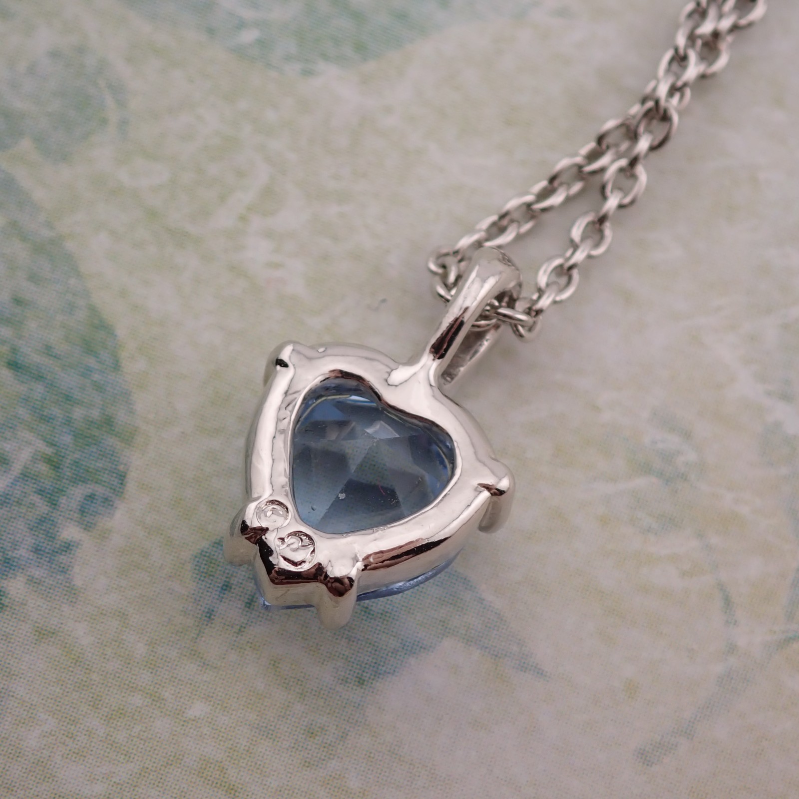 VTG Swarovski Swan Stamp Blue Crystal Heart Pendant 15 1/2″ Silver Tone Necklace