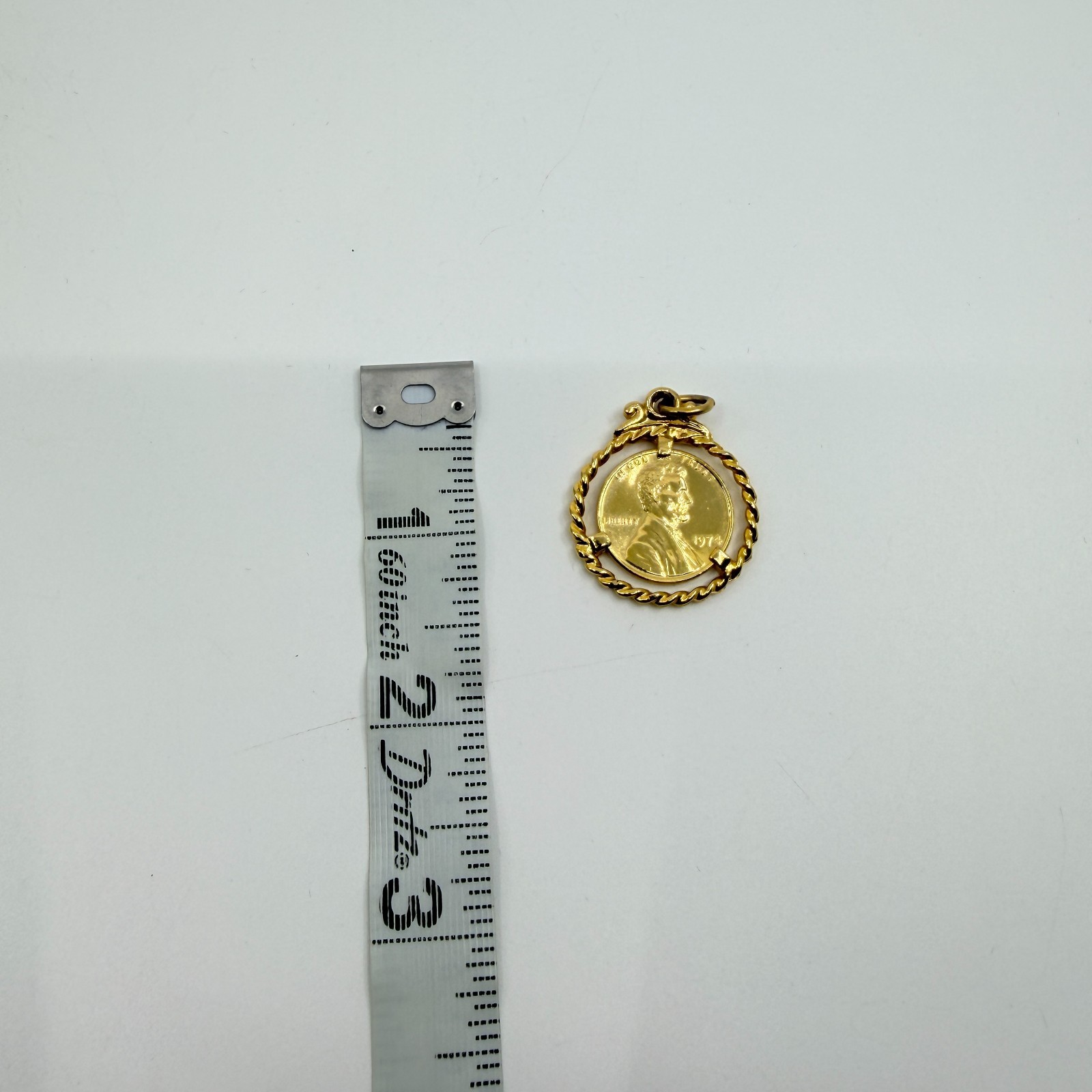 Vintage 1974 Abraham Lincoln One Cent Coin Pendant Gold Tone Twisted Rope Bezel