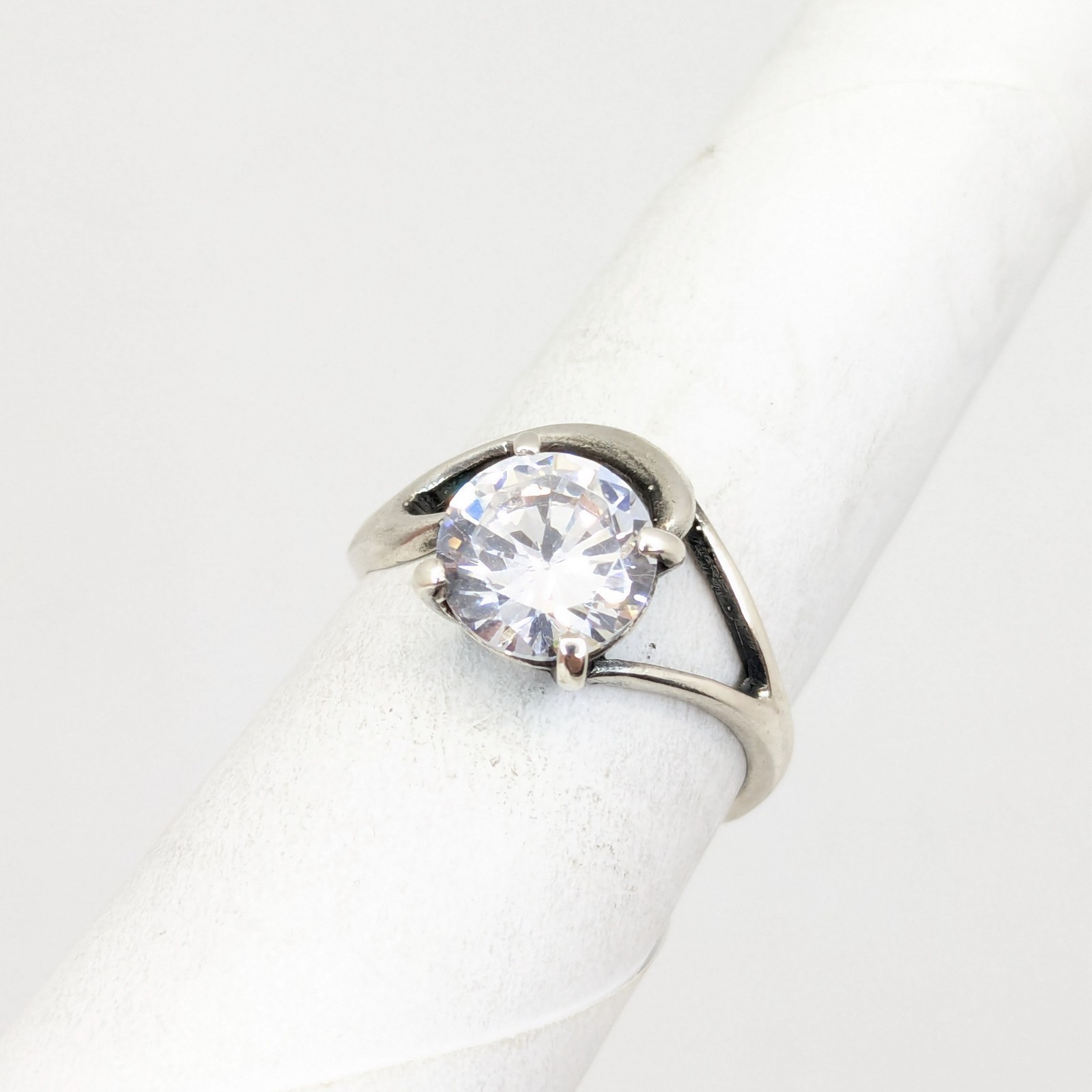 Vintage Elegant RING Silver 925 with Bright Stone-size: 7.5US(17.5mm) Ukraine#16