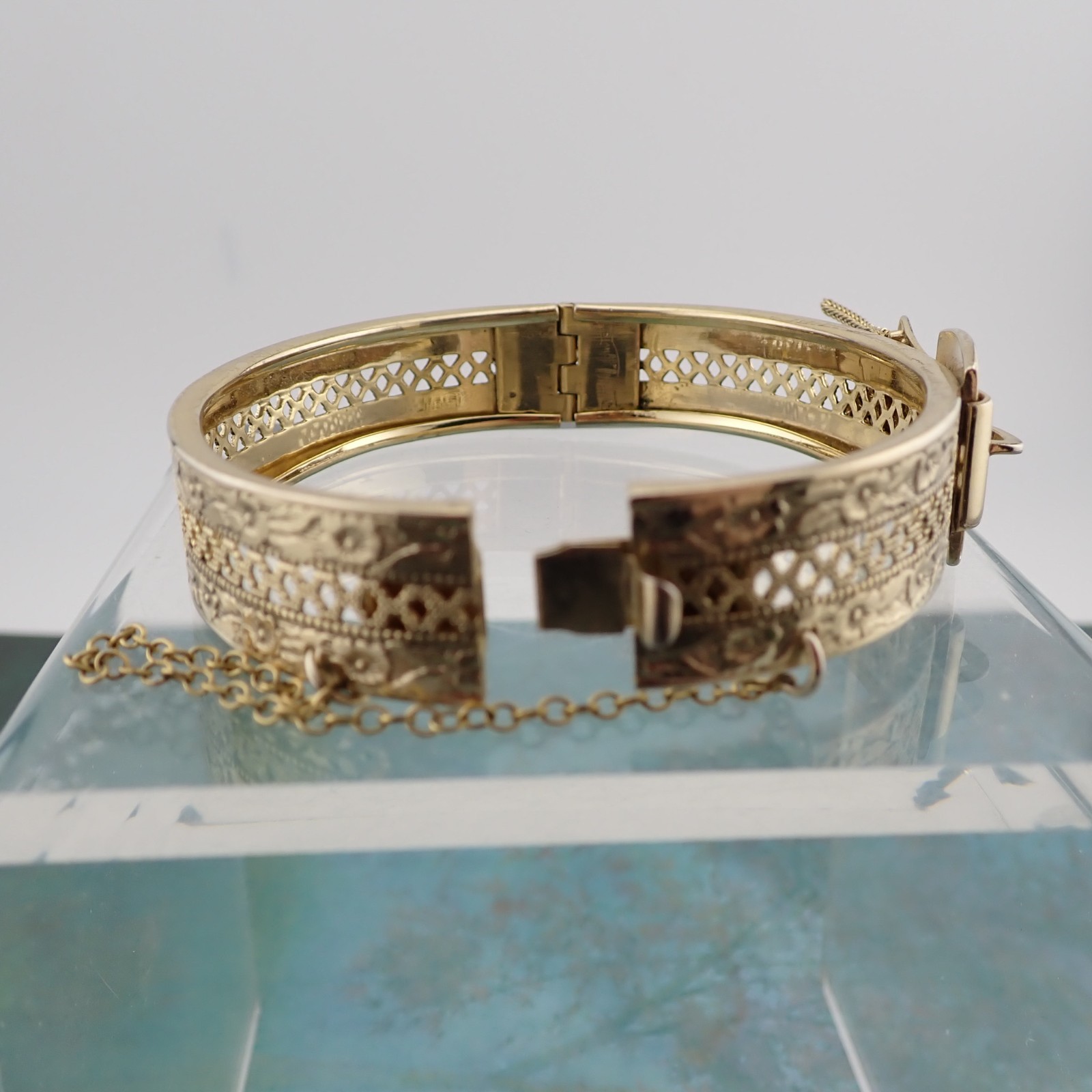 Whiting Davis Foxtail Chain Fringe Gold Tone Hinged Buckle 6.75″ Bracelet Safety