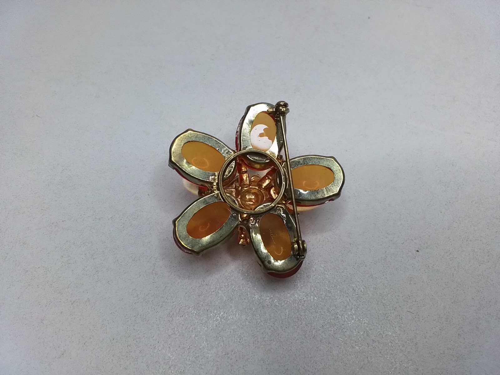 AMBER CABOCHON PASTEL RINESTONE BROOCH GLOWS UNDER BLACKLIGHT