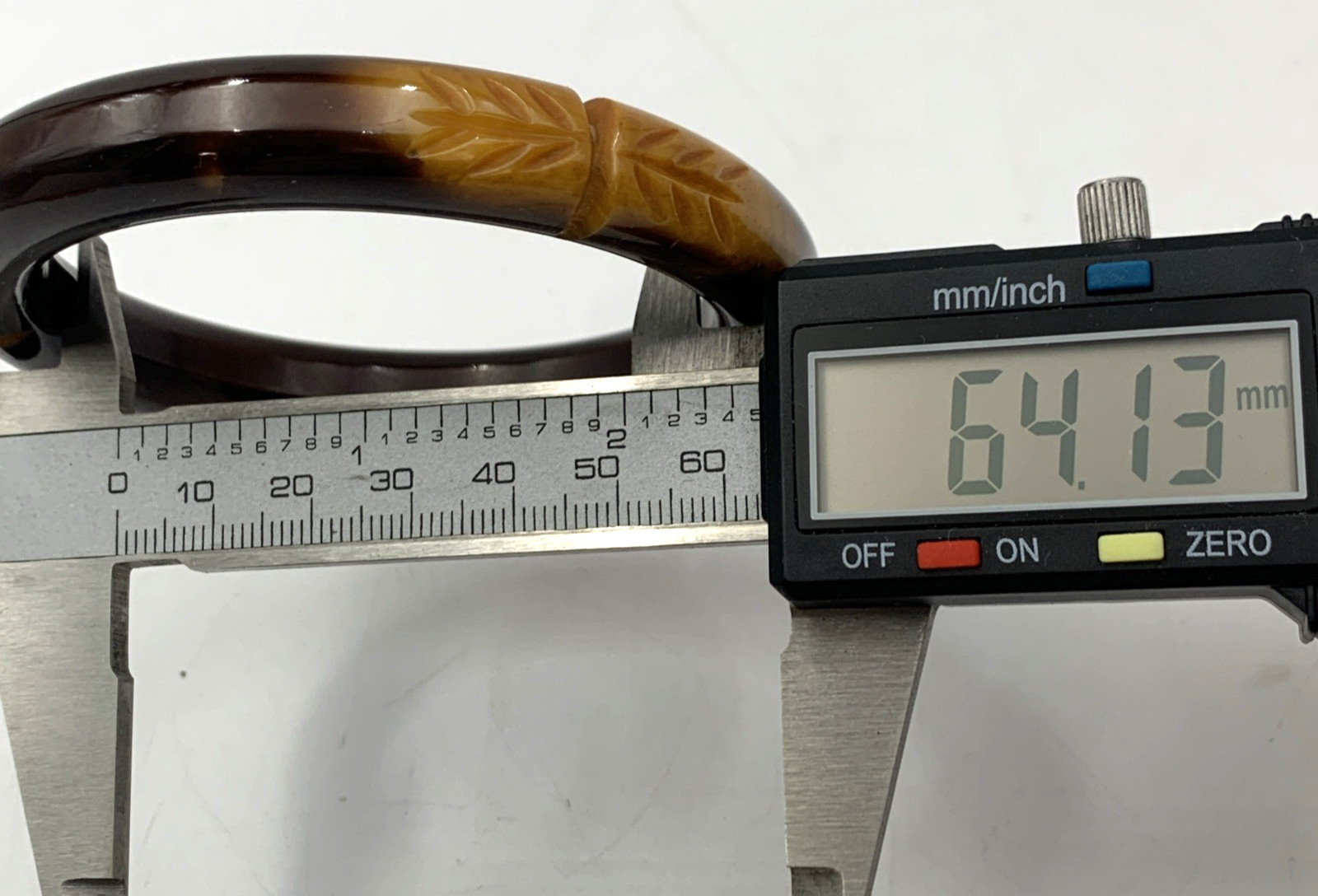 Carved BAKELITE Bangle Bracelet Vintage Brown Mottled Golden-Brown 32.2g