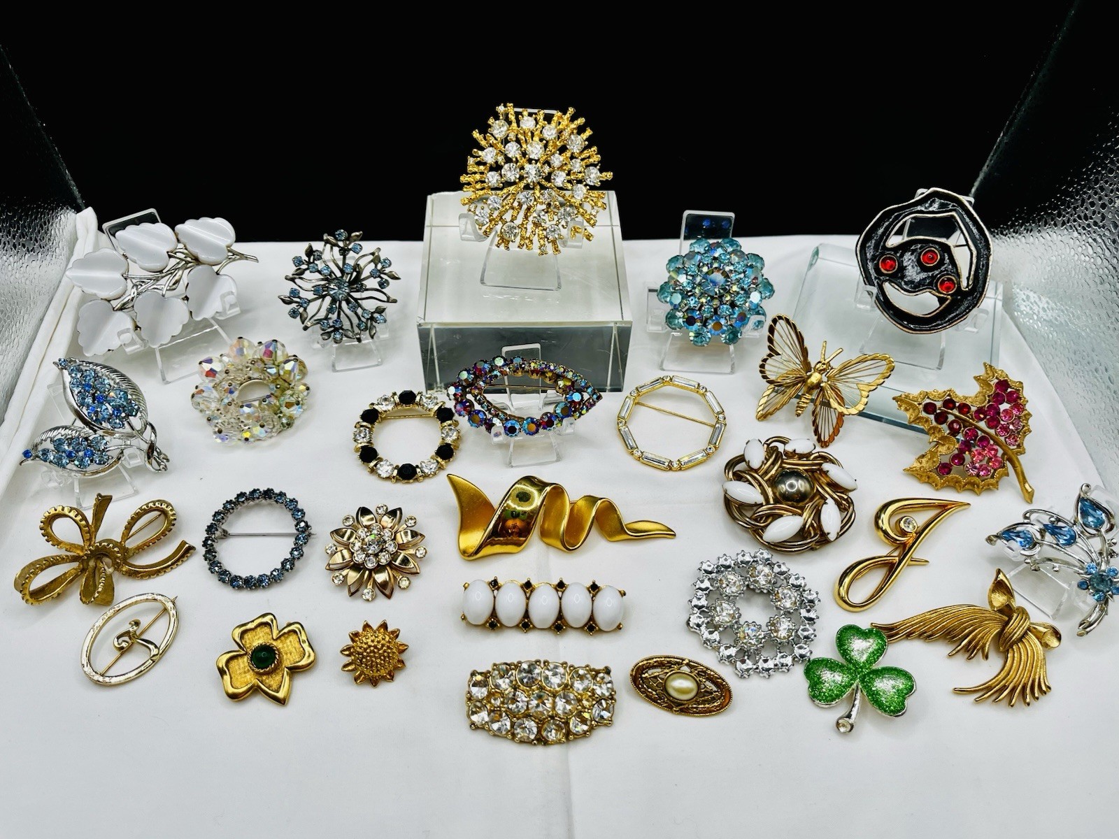 Vtg. Brooch Lot Some Signed Rhinestone, Gold Silver Tone Wear Resell 28pc Monet