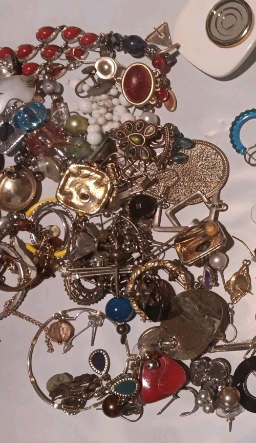 1 Lb 12 Oz Costume Vintage Jewelry Mixed Lot Estate Craft Mostly Earrings