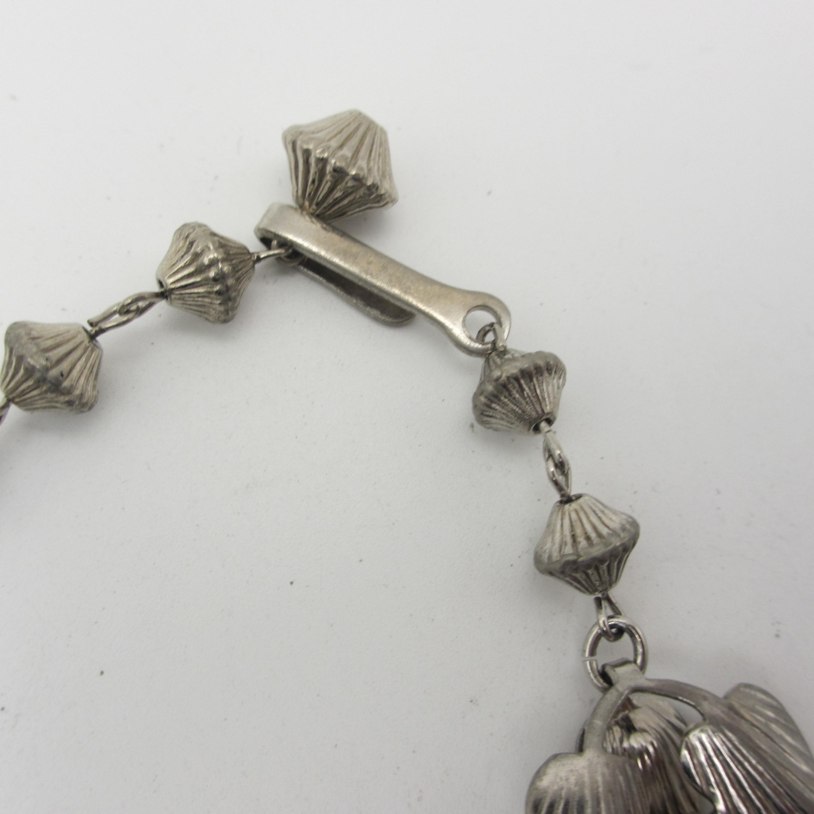 Vintage Ribbed Leaf Necklace Silver Tone Choker 16 Inch