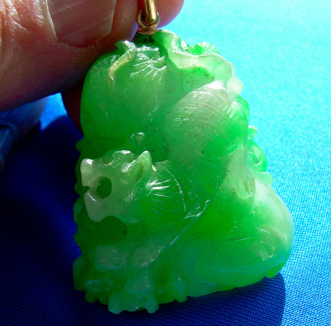 EARTH MINED Green Jadeite JADE semi translucent Pendant Lucky 18K GOLD Medallion
