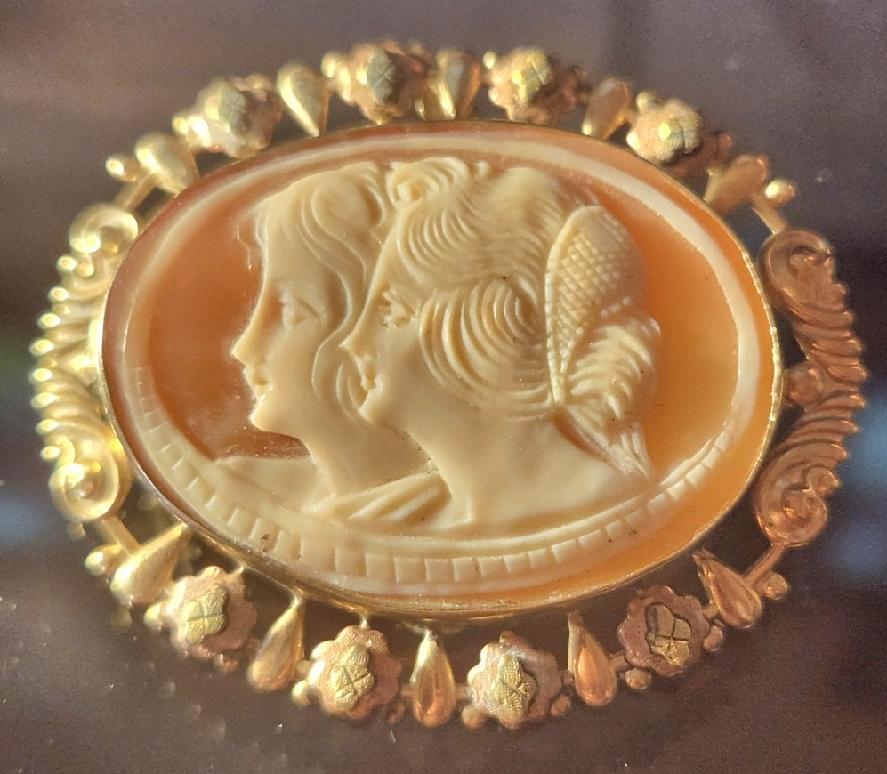 10k GF Double Left Face Cameo Brooch Sisters Estate Jewelry