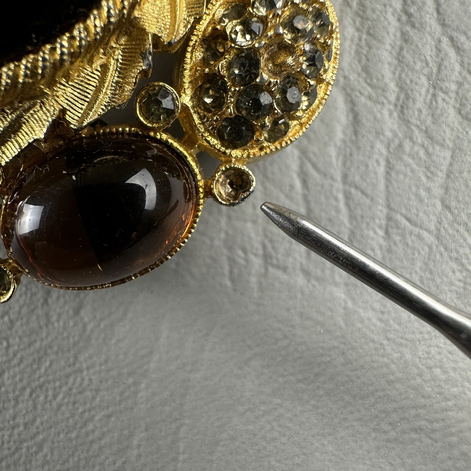 Vintage Brooch Pendant Brown Gold Tone Glass Rhinestone Statement Pin
