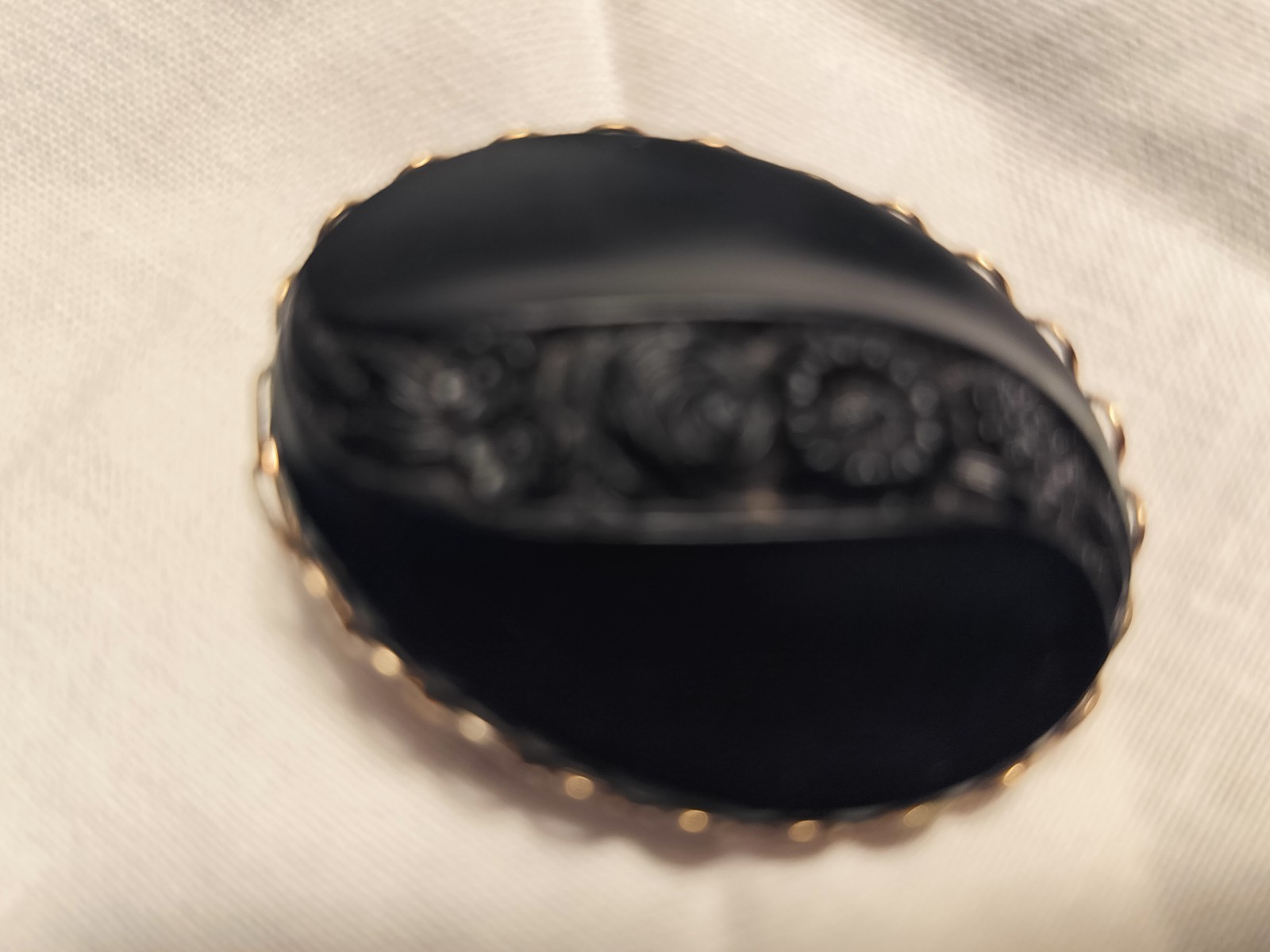 Vintage Black Carved Floral Brooch Oval Mourning Style Pin – Gift for Her 🎁