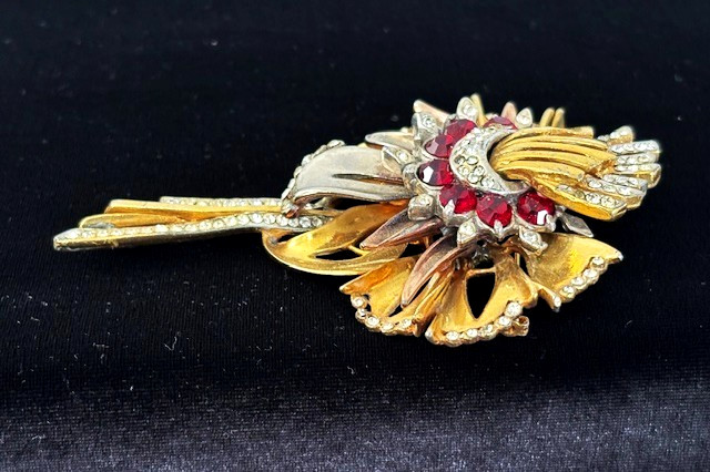 1940s Signed REINAD Gold Plated RED CLEAR CRYSTAL LG Layered FLOWER Pin Brooch
