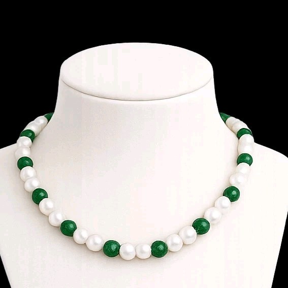 Vtg Beaded White Pearl & Green Jade Or agate Bead Necklace Lobster Clasp, 18 I