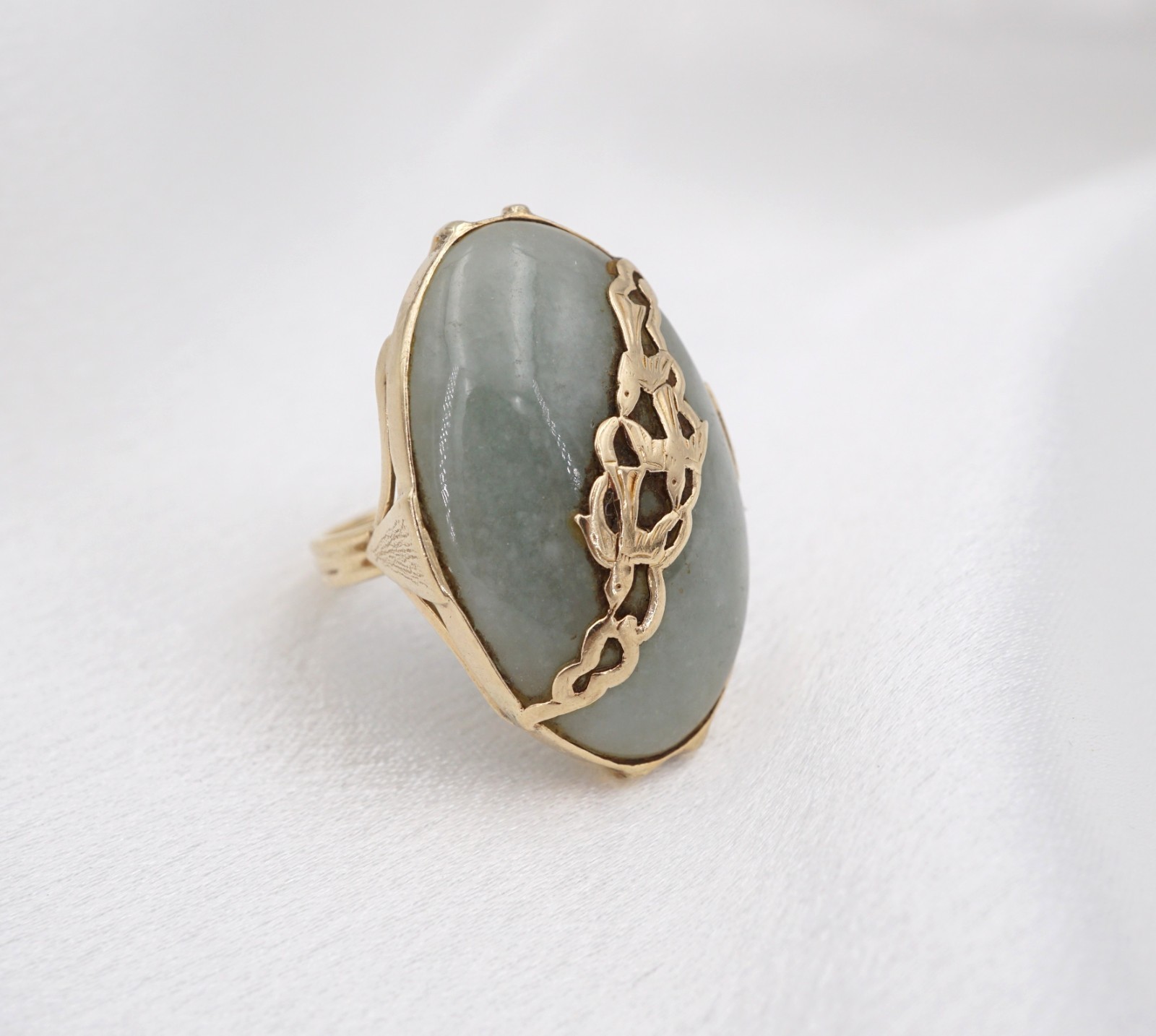 Vintage Ming’s Jade Statement Ring Birds 14k Yellow Gold Size 6 Natural RG5349