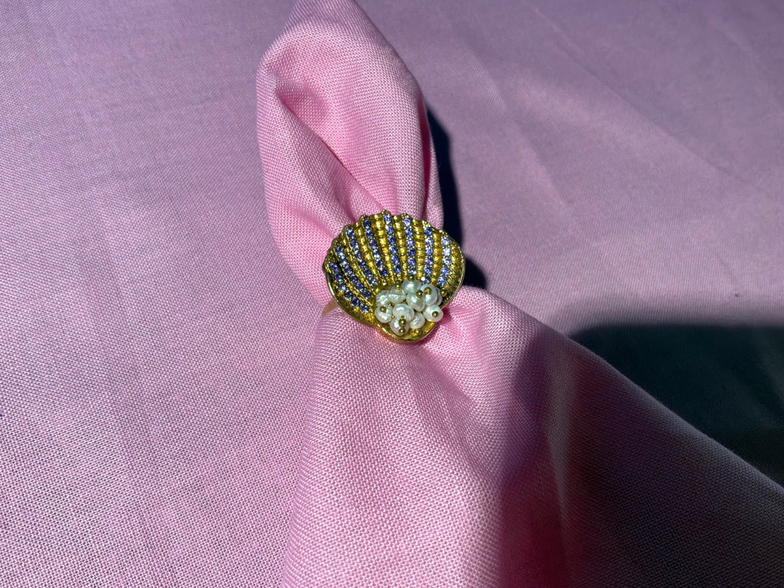 Vintage 1900’s Very Unusual Seed Pear & Amethyst Novelty Shell Clam Ring