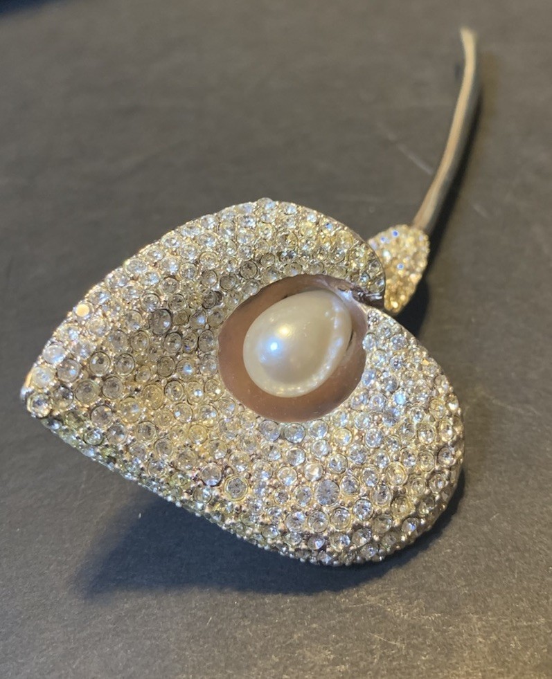Napier Brooch Calla Lily flower Pin Rhinestones Silver Tone Faux Pearl Vintage