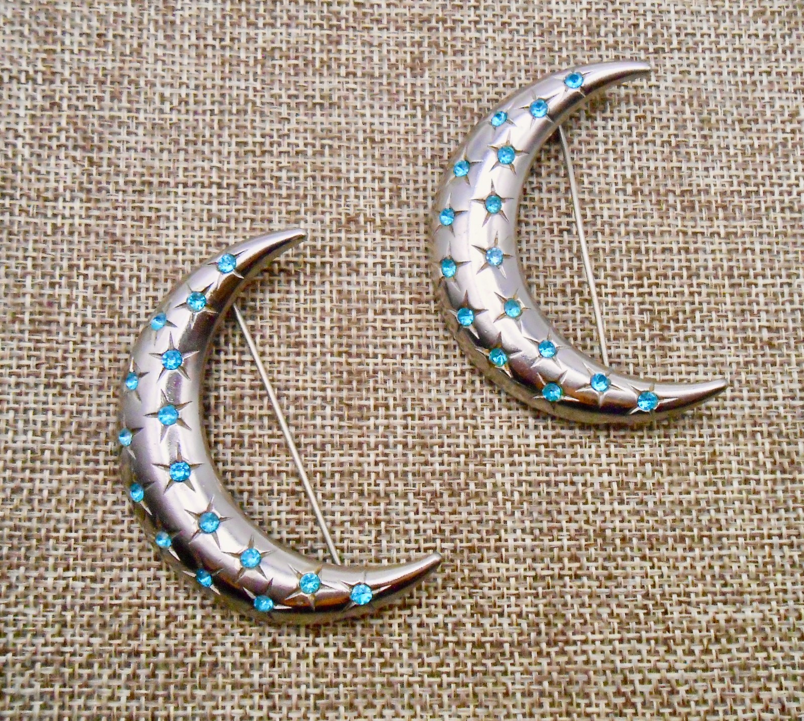 Pair of Vintage Blue Rhinestone Crescent Moon Brooches Pins Silver-tone P121