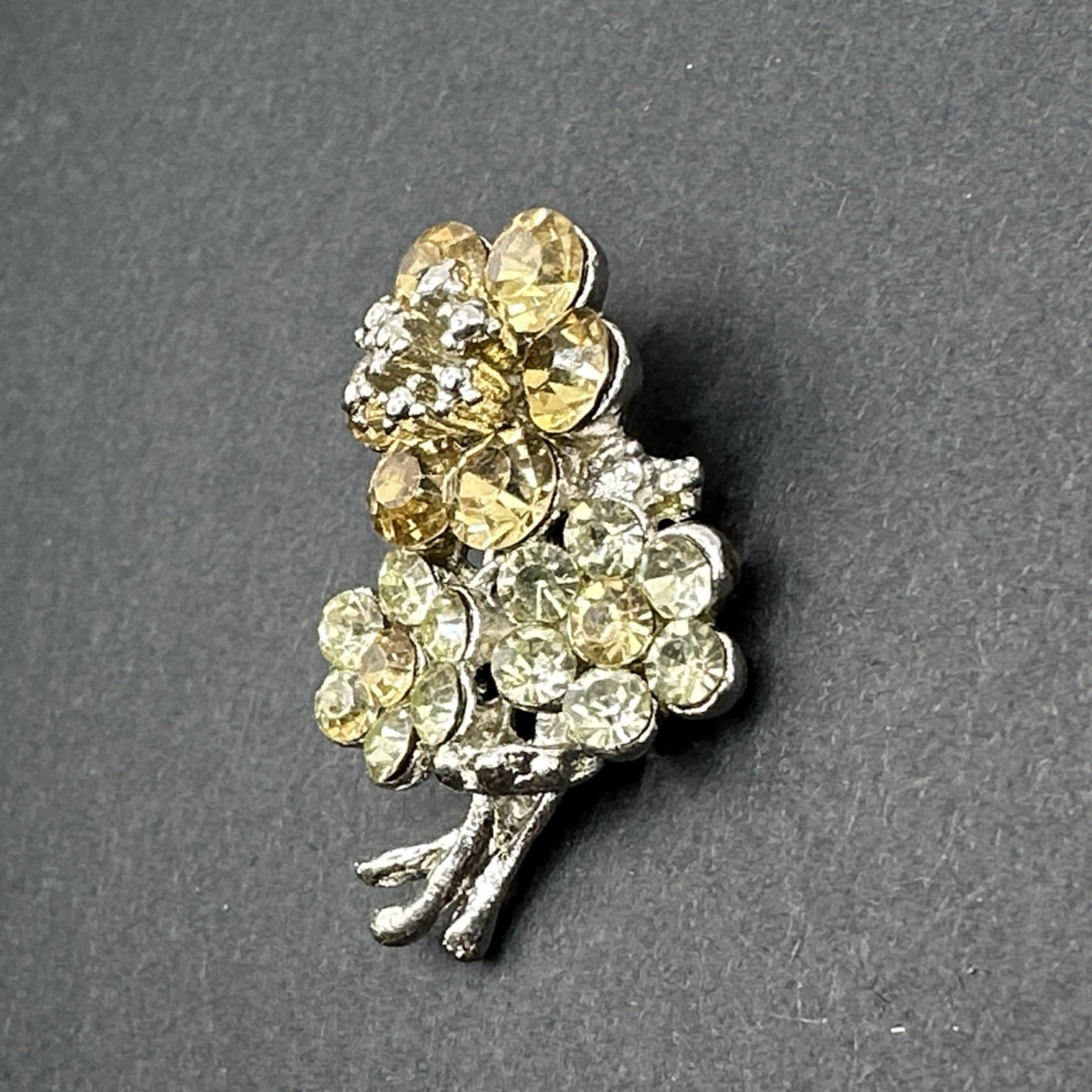 Flowers Clear Rhinestone Brooch Pin J44J