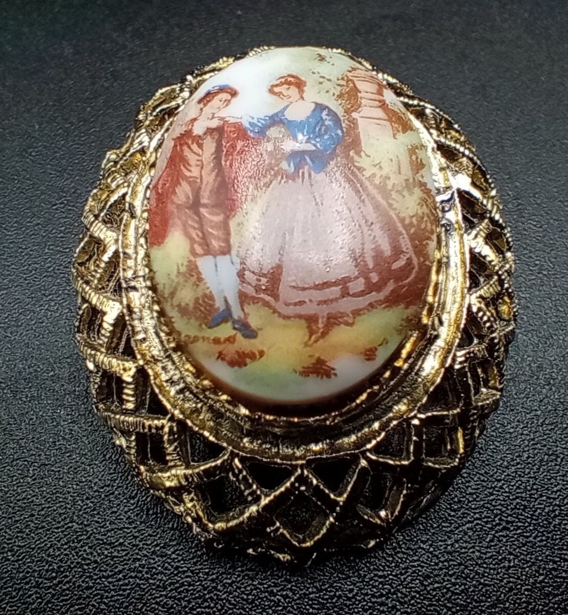 Pendant Necklace Brooch Set Vintage Germany Courting Scene 21 In Gold Tone Chain