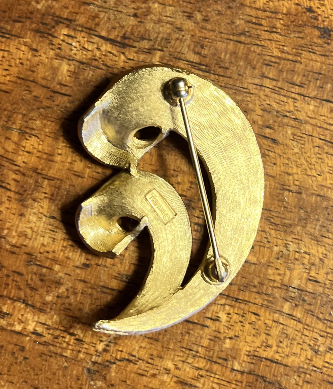 9 Vintage Signed Gold Toned Brooches (Coro, Kramer, Tifari)