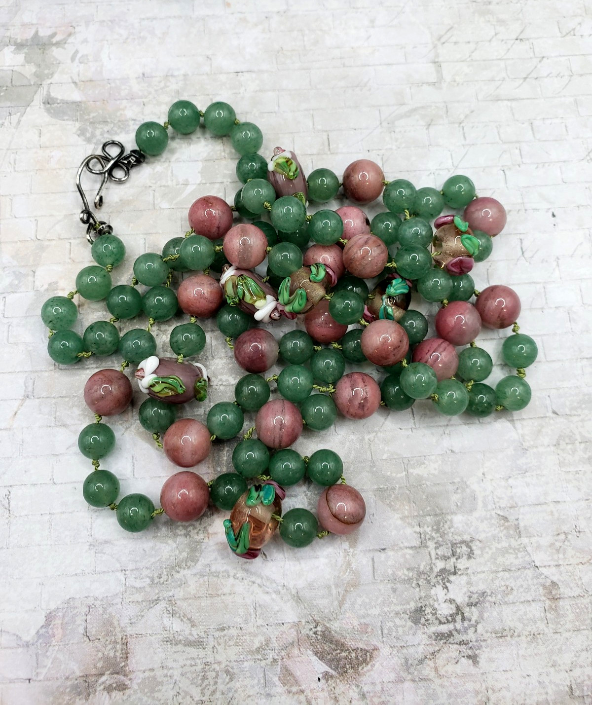 VINTAGE HAND KNOTTED GREEN JADE JADEITE & PINK QUARTZ & GLASS BEAD BALL NECKLACE