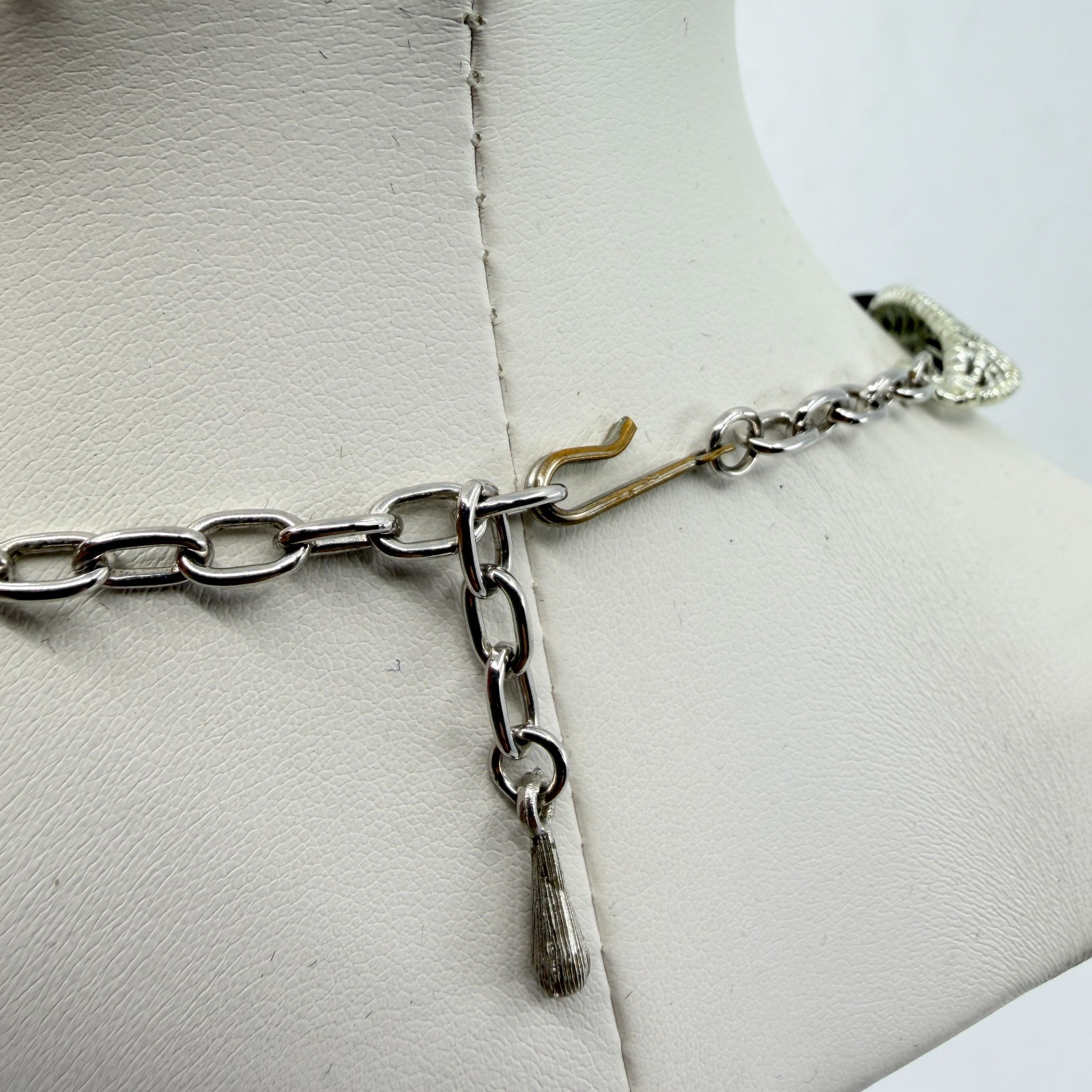 Vintage MCM Mid Century Silver Tone Filigree Leaf Black Cabochon Choker Necklace