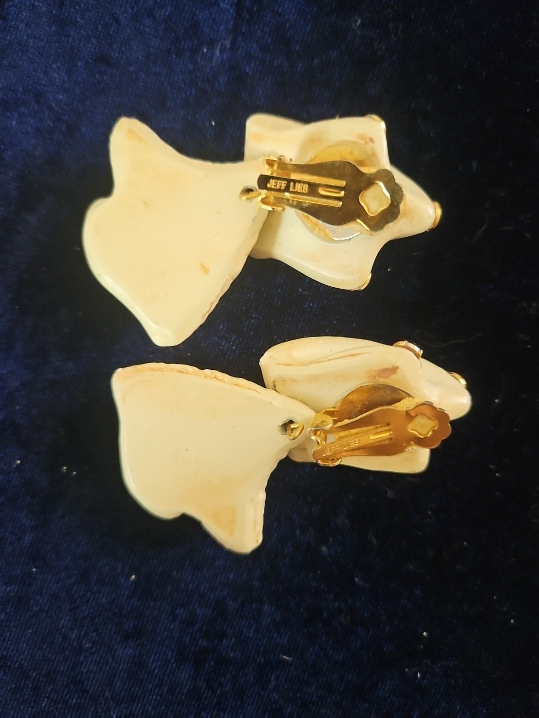 Vtg 1980s Jeff Lieb Lightweight Cream Door Knocker Clip On Earrings #22