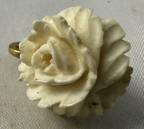 White Plastic Rose Earrings Flower Shape Clip-On Earrings 1950’s Vintage