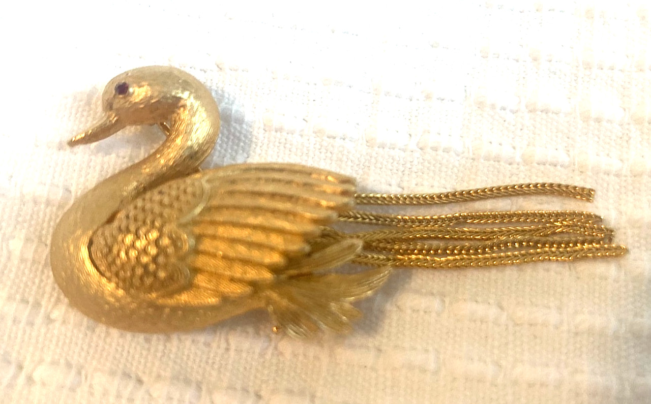 Vintage 1950’s GOLD TASSEL KRAMER SWAN BROOCH Bird PIN Ruby Crystal Eye Jewelry