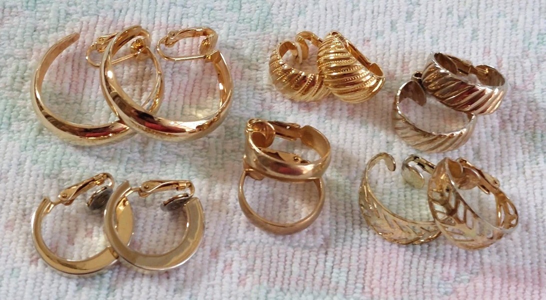 Vintage Lot 6 Prs Assorted Sizes & Patterns Goldtoned Hoop Clip-on Earrings