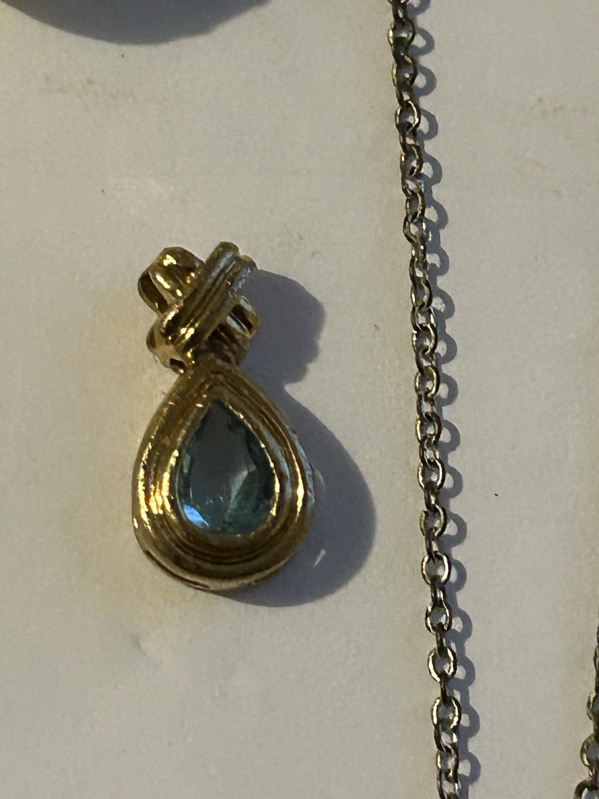 vintage 11 piece Jewelry 4 Necklace 2 Bracelet 3 Pendant 1 Brooch 1 Pin