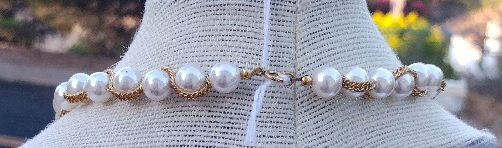 Vintage Faux Peral Gold Tone Intertwined 17″ Statement Costume Jewelry Classic