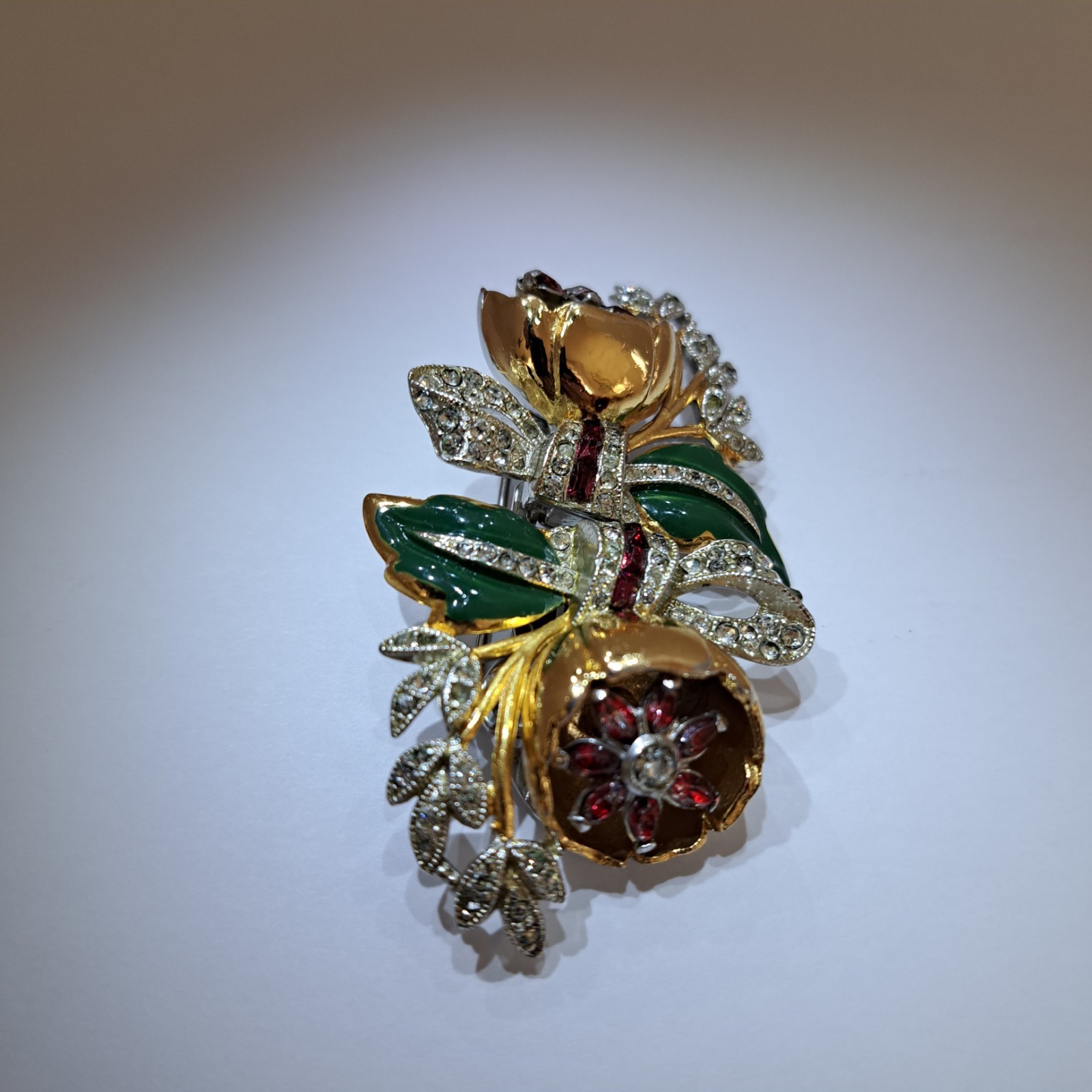 Coro Duette Quivering Camillas Brooch Red & White Stones Green Enamel Gold Tone