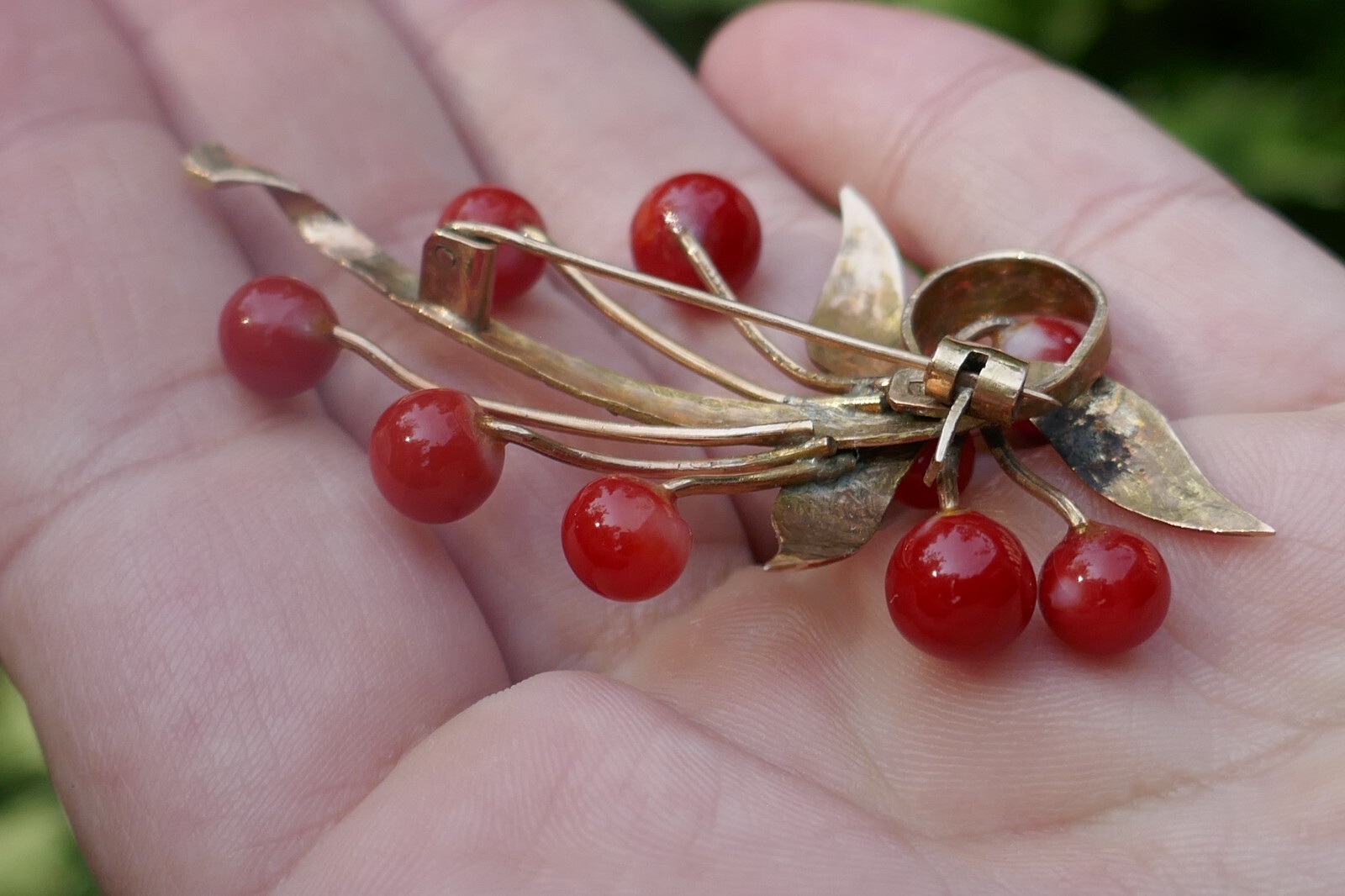 Vintage 10kt+ Rose Gold & 6.4mm Coral Pin / Brooch – 8.6g.