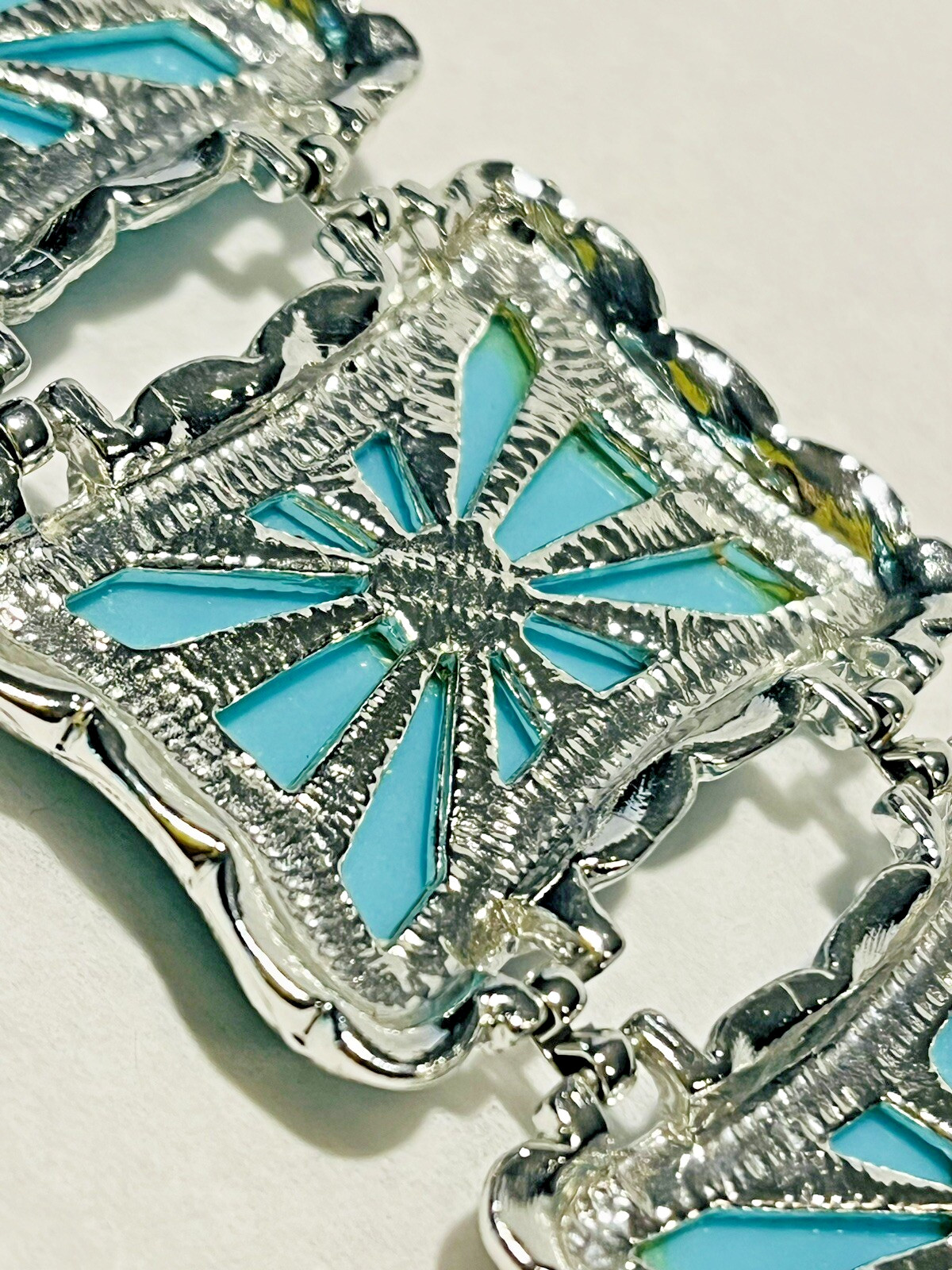 Vintage Mid Century Wide Chunky Turquoise Blue Plastic Metal Link 7.5″ Bracelet