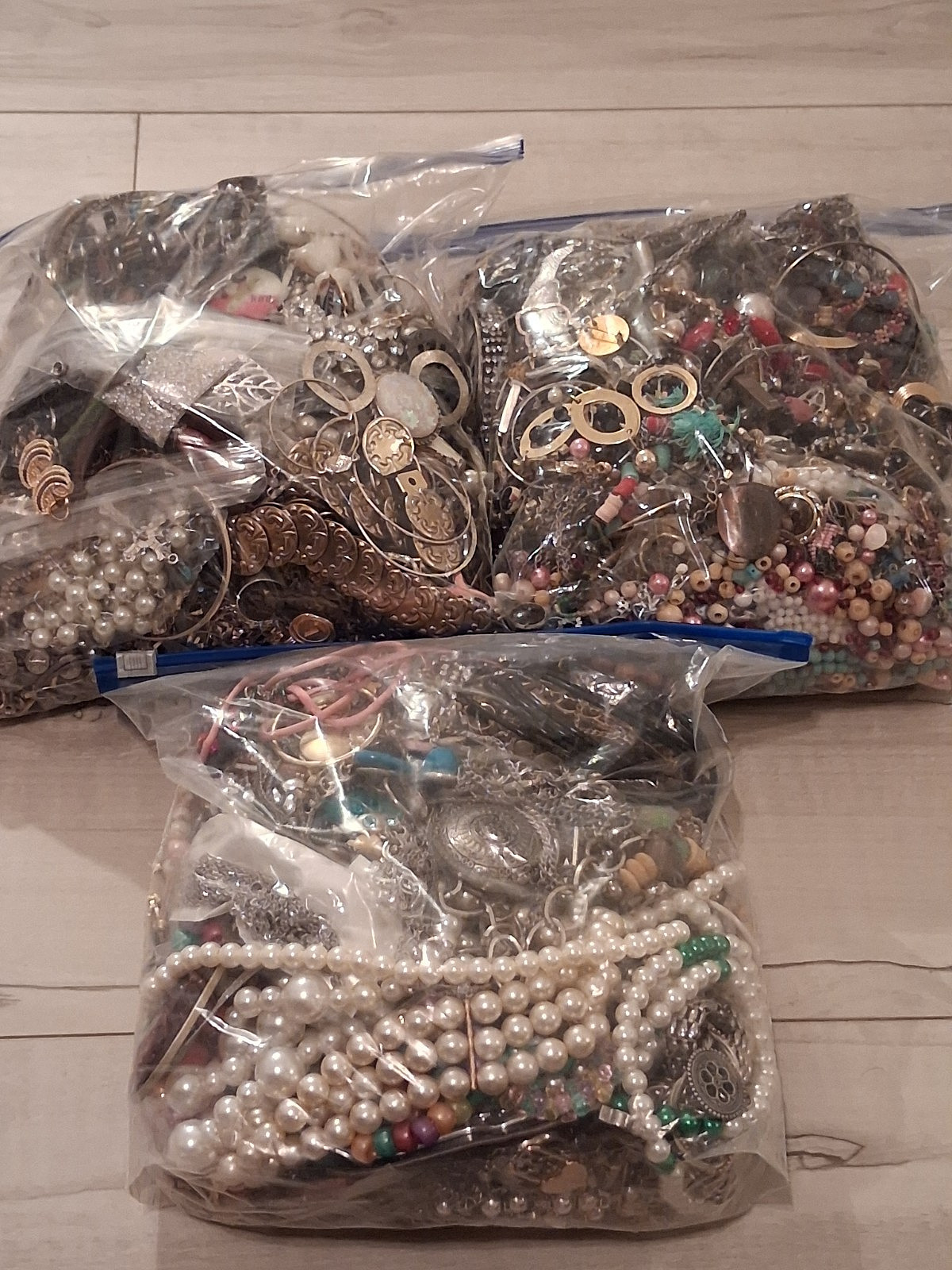 20 lbs -5 oz Vintage To Now CRAFT, REPAIR ,TANGLED Junk Jewelry Lot (JK005)