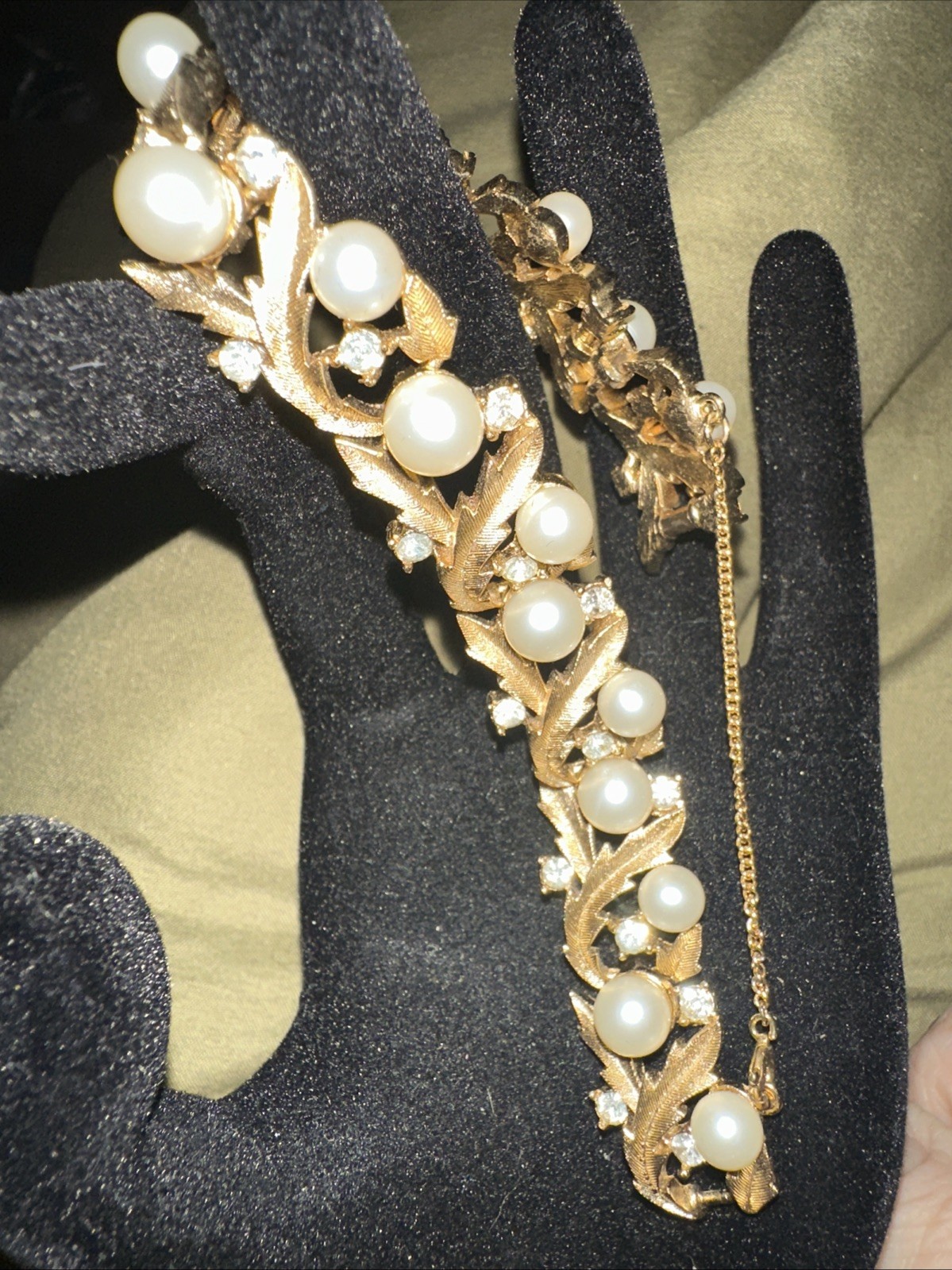 Vtg Crown Trifari Leaf Link Bracelet Faux Pearl Rhinestone Signed 6.75 in