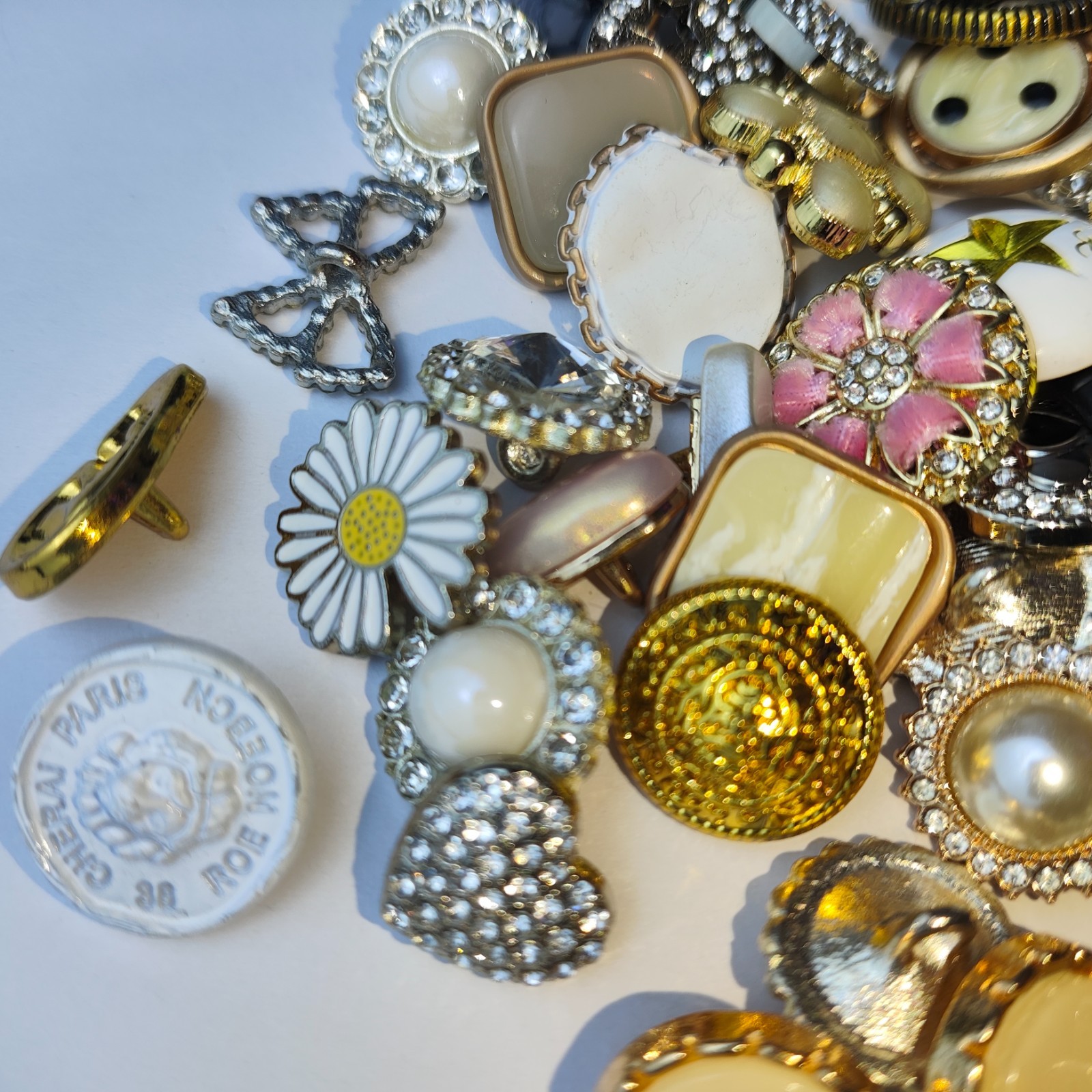 Vintage-now Costume Jewelry makeing Lots button Read Description 50pcs