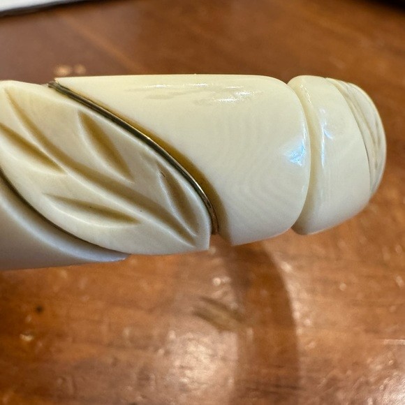 Vintage Lucite Bangle Bracelet 1950s Hinged Clamper MCM 60s Cream Gold Jewelry