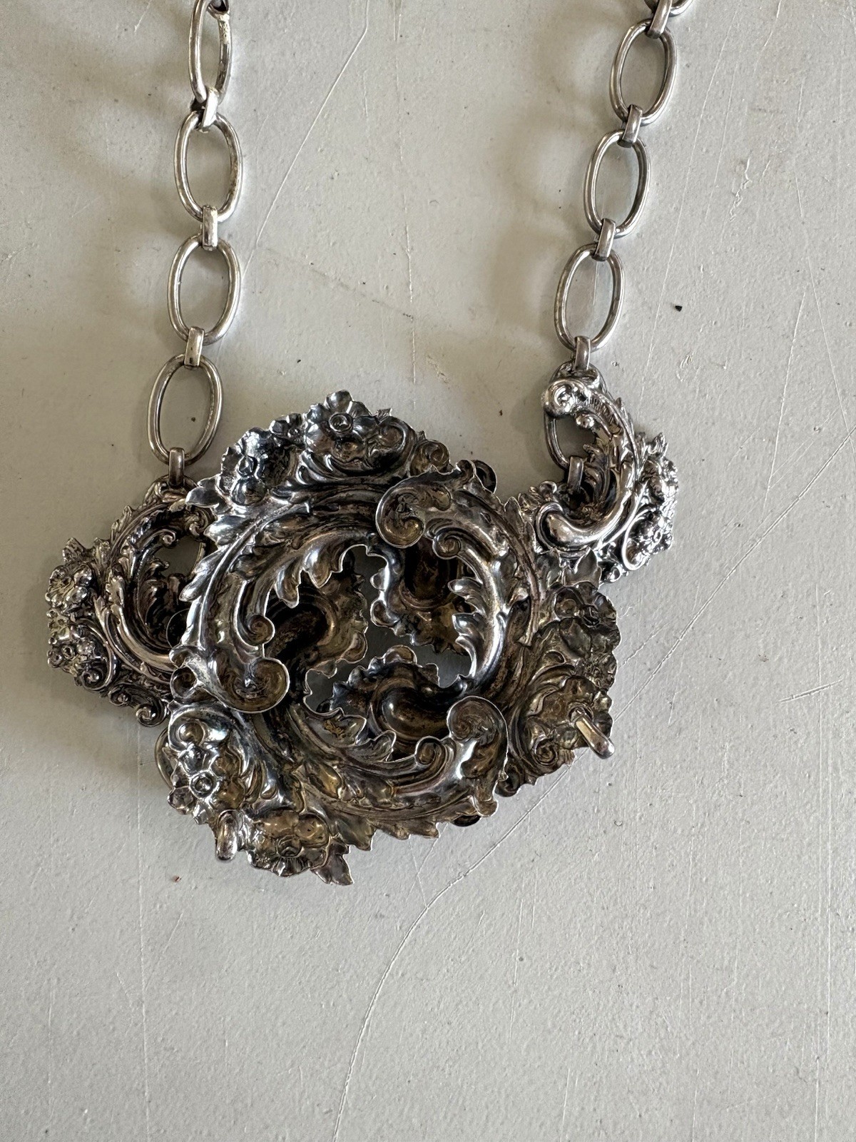Napier Silver Plated Baroque Leaf Statement 30” Necklace Vintage 1960’s Chain