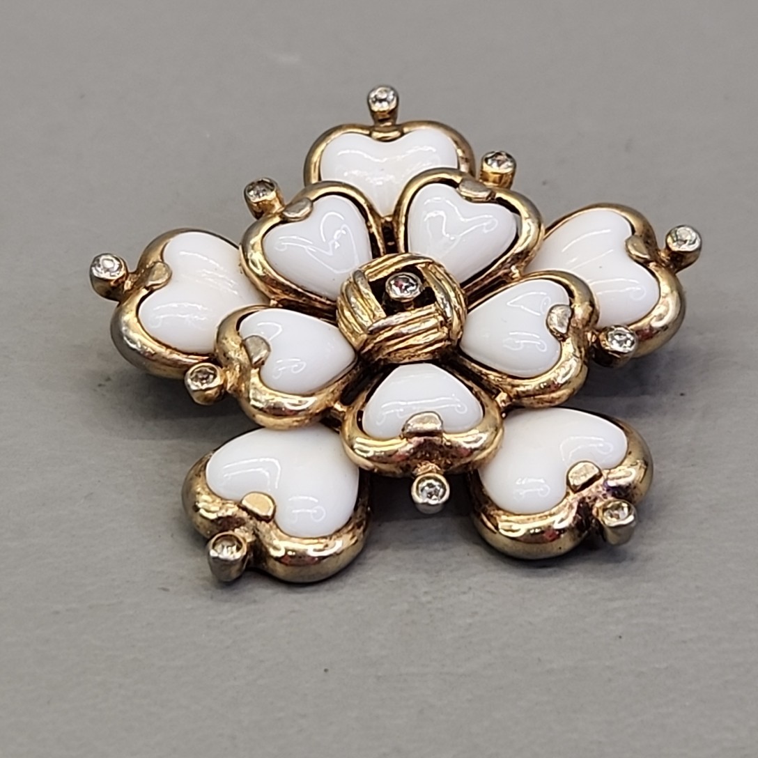 Vintage Mazer Bros Flower Brooch White Glass Molded Gold Tone 1 5/8″