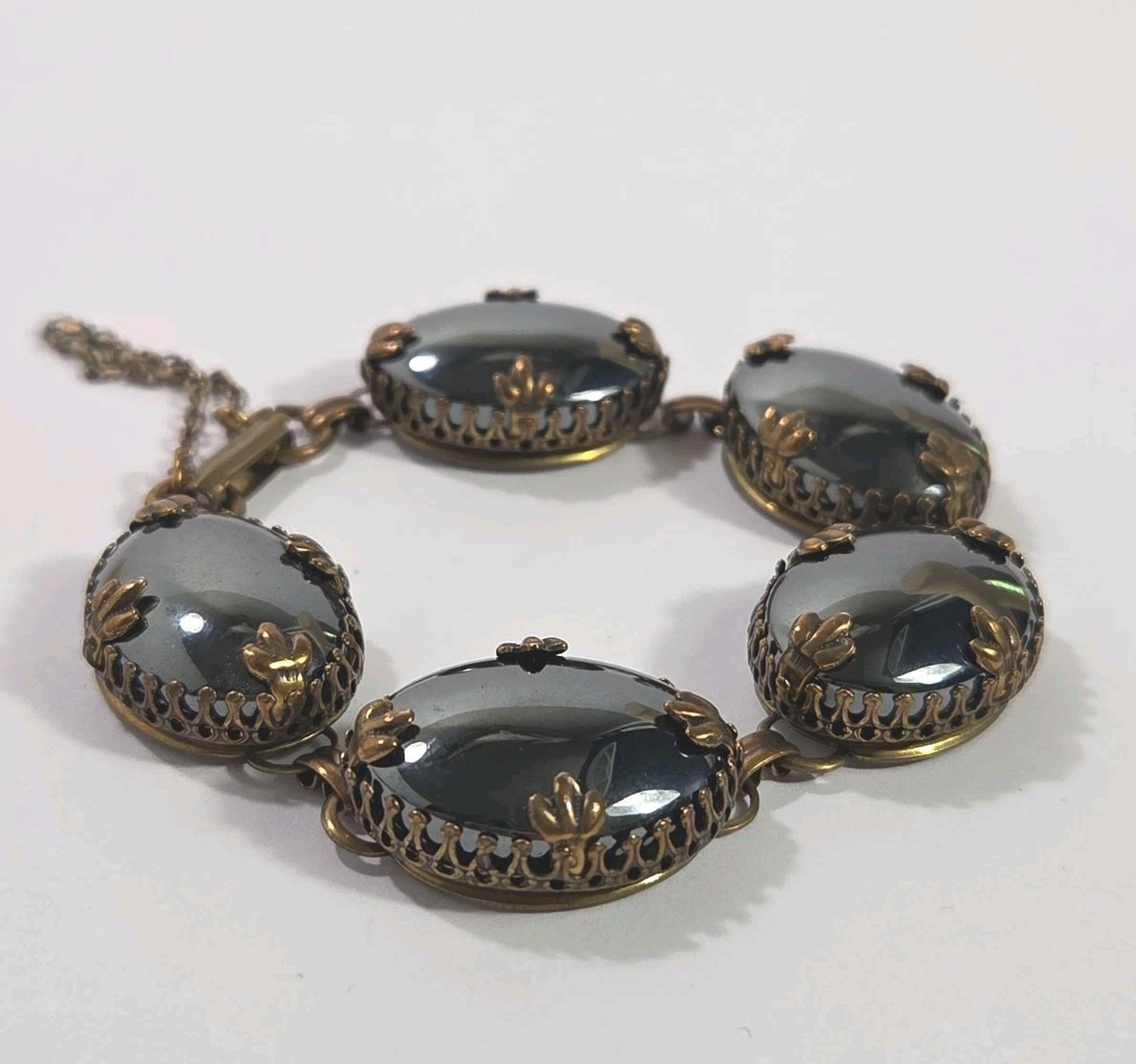 Vintage Jan Michaels Antiqued Brass Filigree Hematite Cabochon 5 Link Bracelet