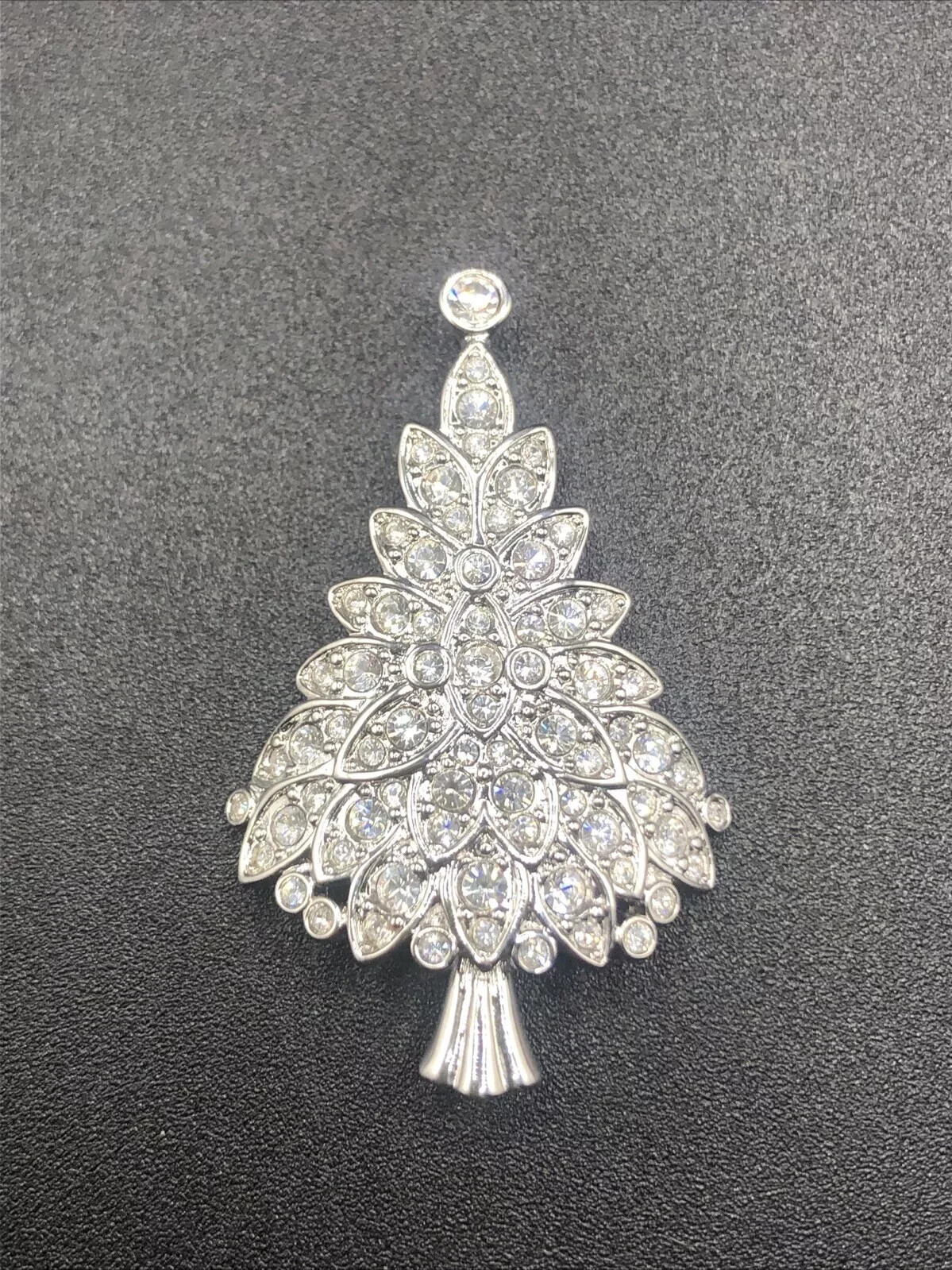 Signed Swarovski Crystal Christmas Tree Pin Brooch 2000 Millennium Edition