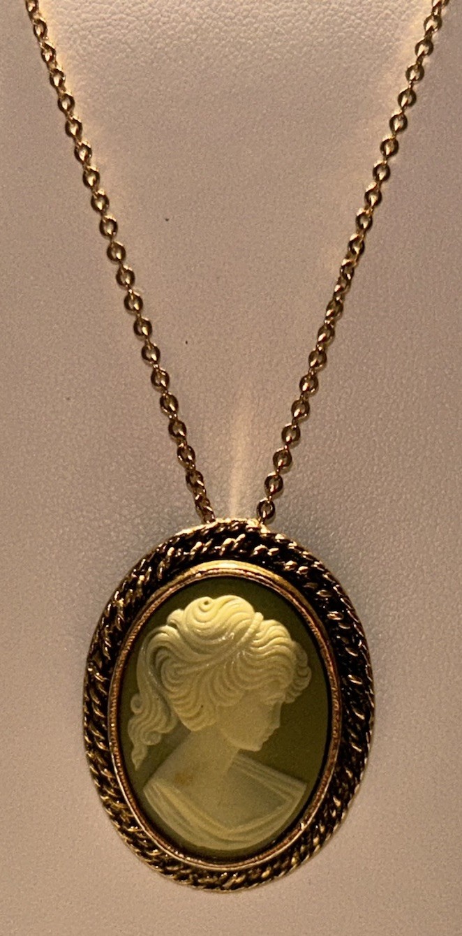 Vintage PERI Signed Cameo Brooch Pendant Necklace Green Resin Gold Tone 60s MCM