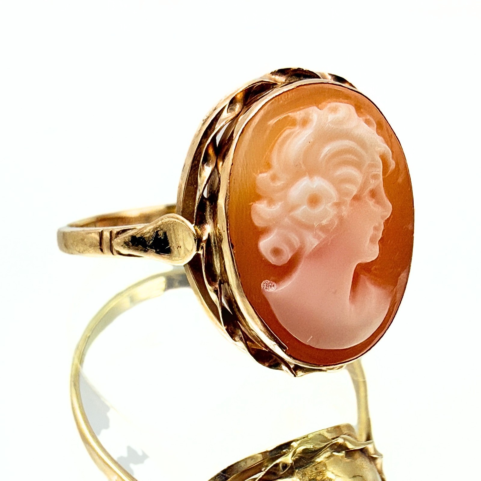 Opulent Marked 14k Yellow Gold Conch Relief Cameo Portraiture Ring Sz 9