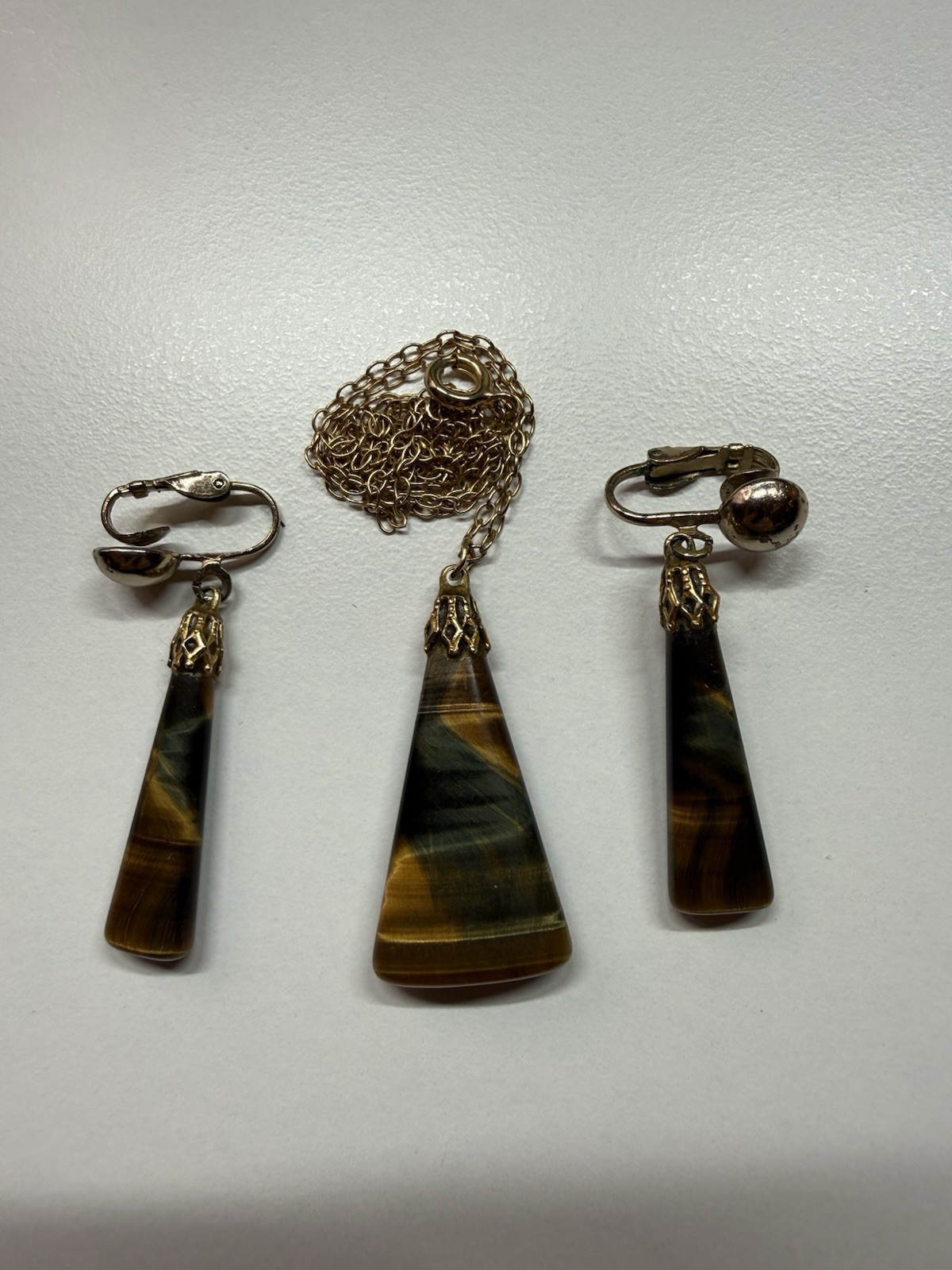 Vintage Tiger’s Eye Necklace & Clip Earrings Set – Gold Tone