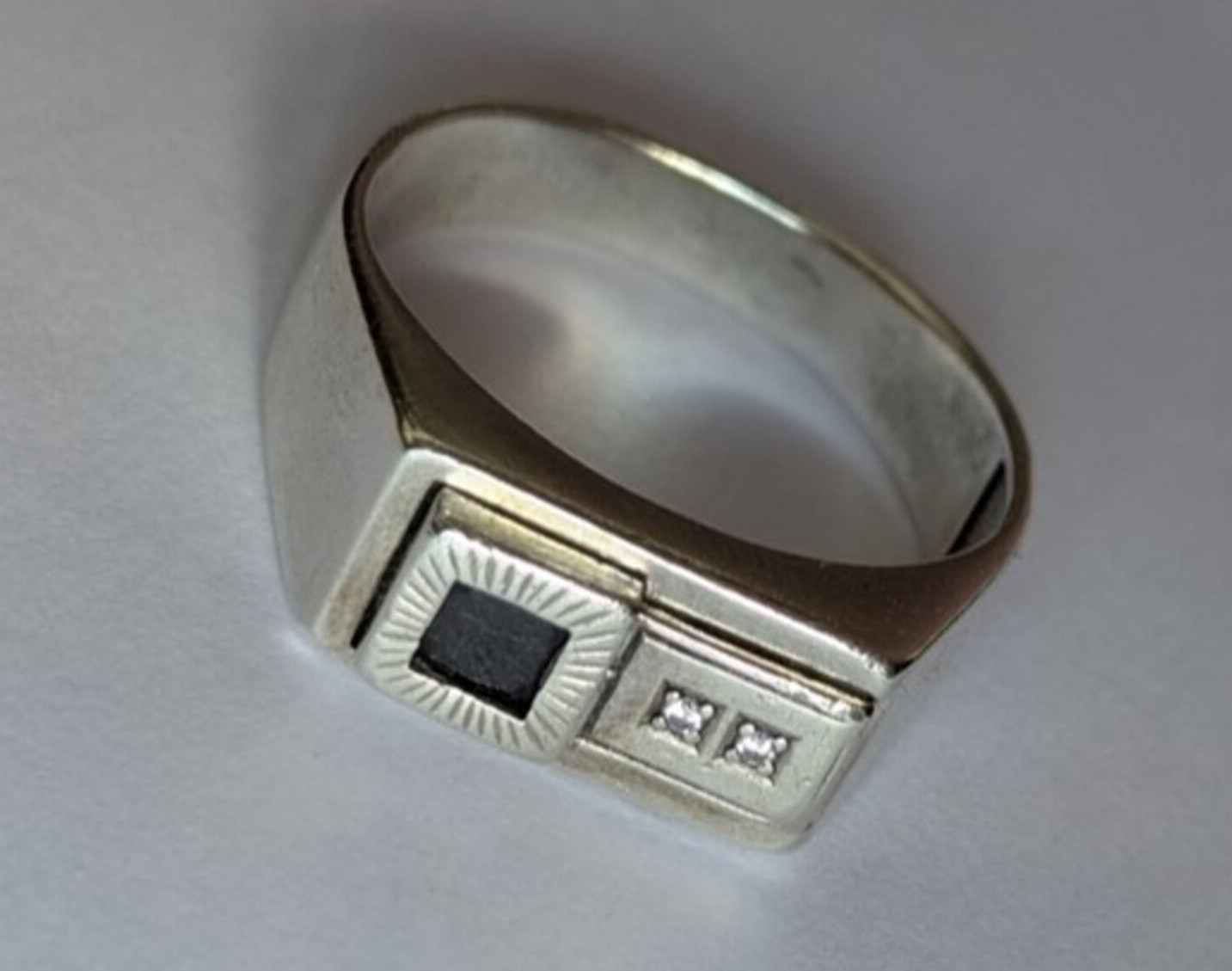 Vintage men’s signet ring sterling silver 925 Size 11.5 wt. 5.4 g.